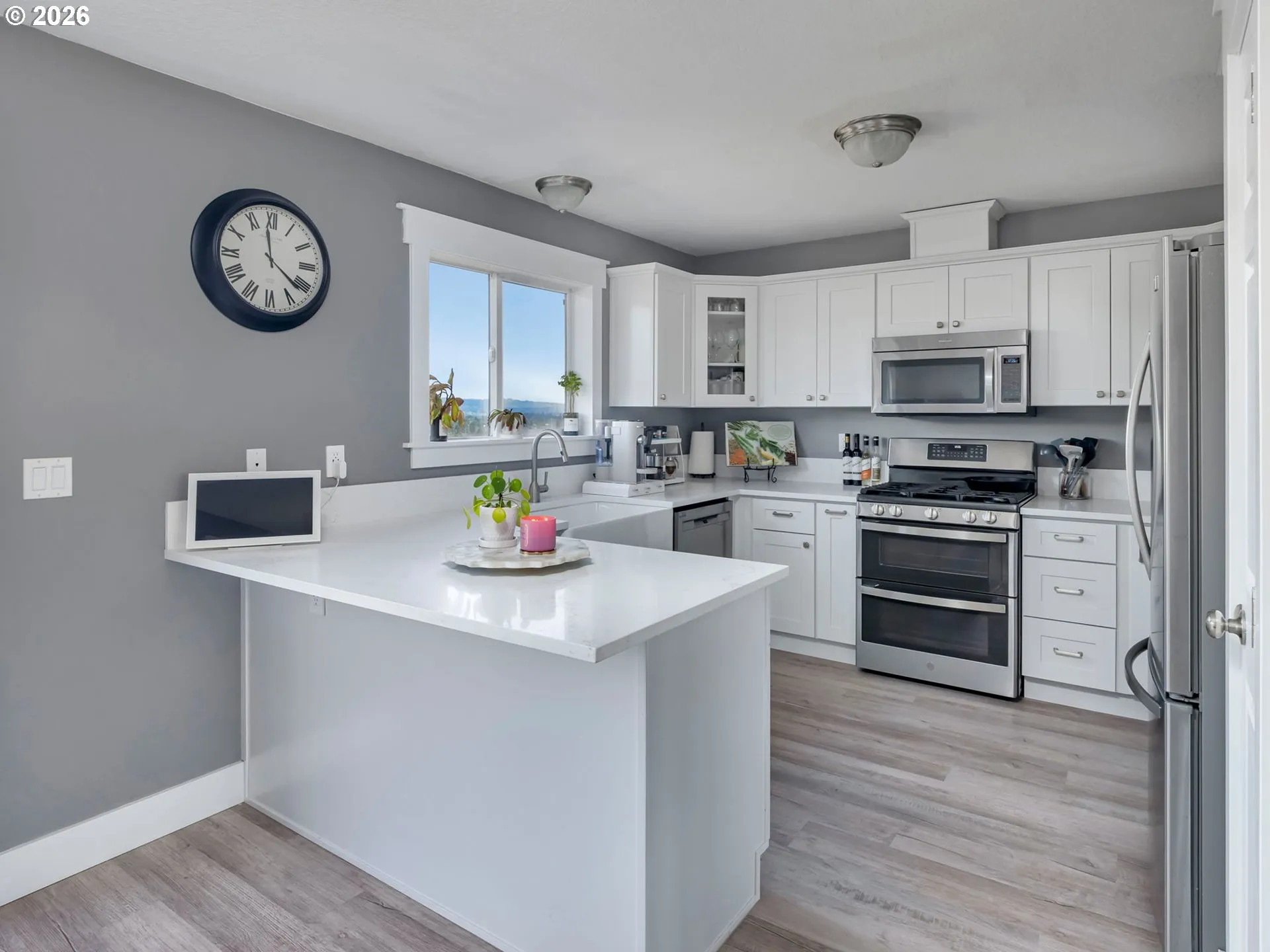 Kitchen-Breakfast Bar