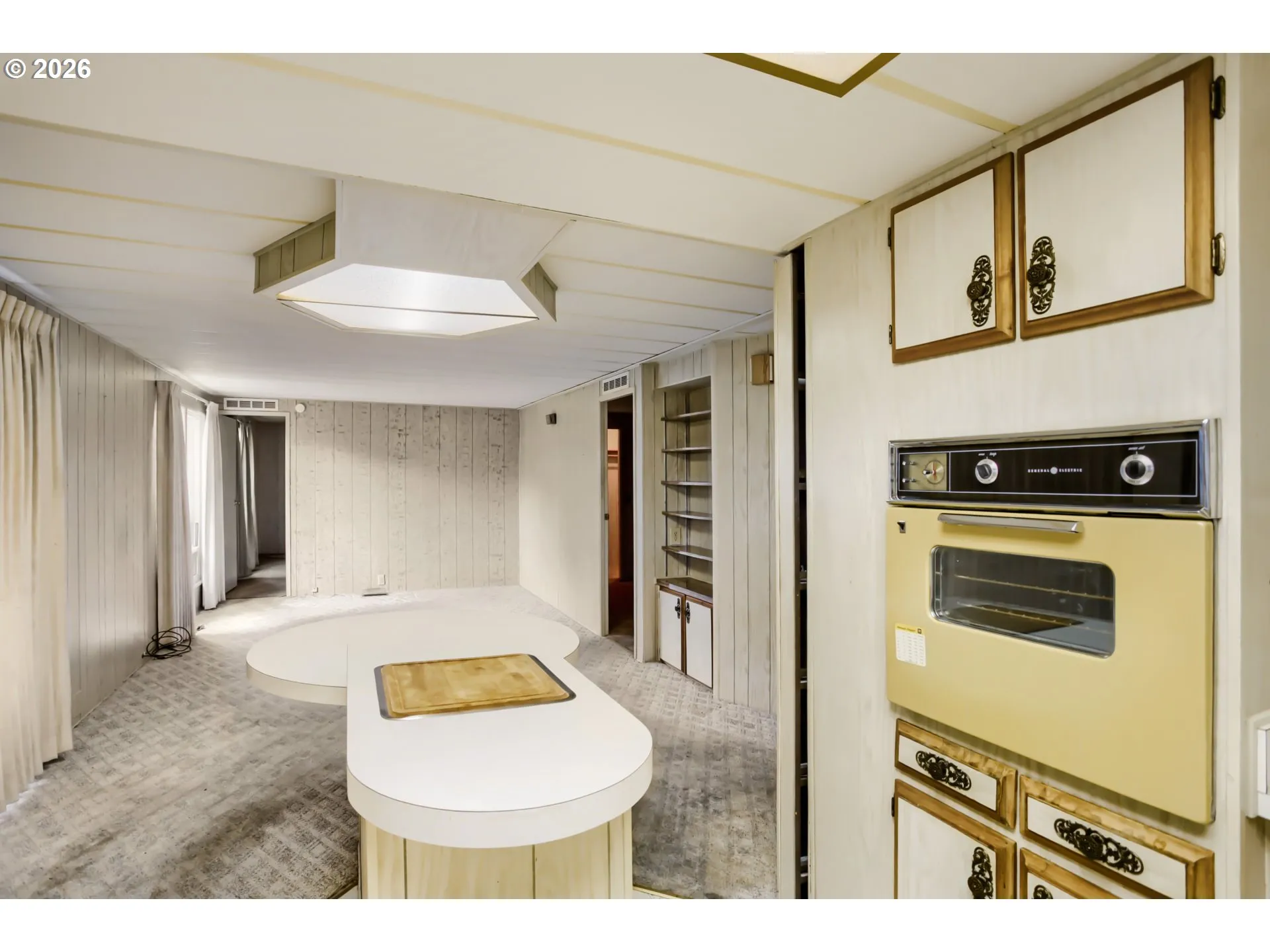 Kitchen/Family Room-Island