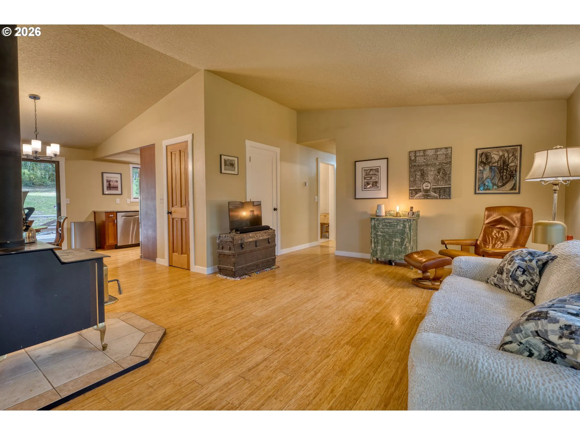 Living Room-Vaulted Ceilings