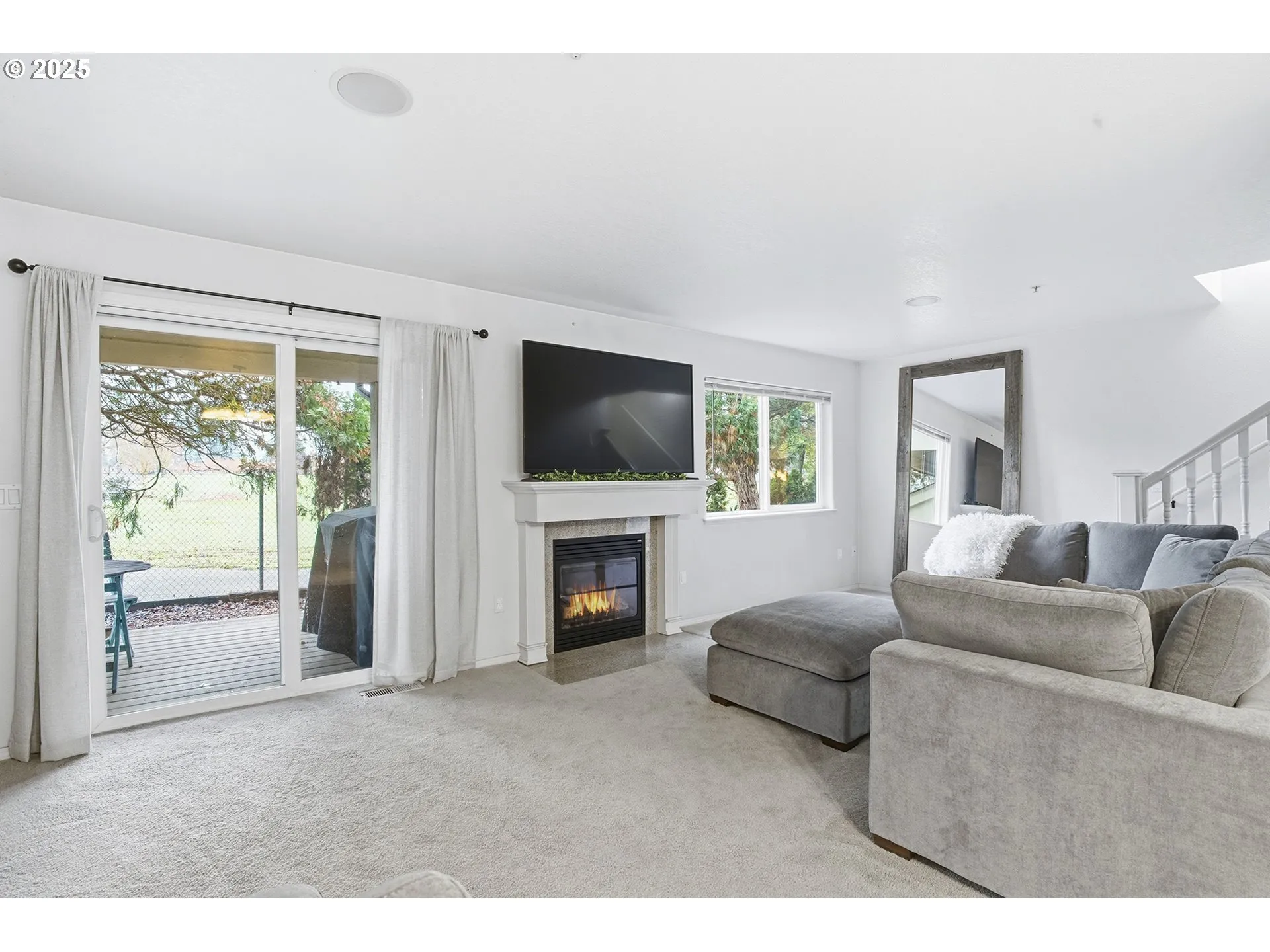 Living Room-Fireplace