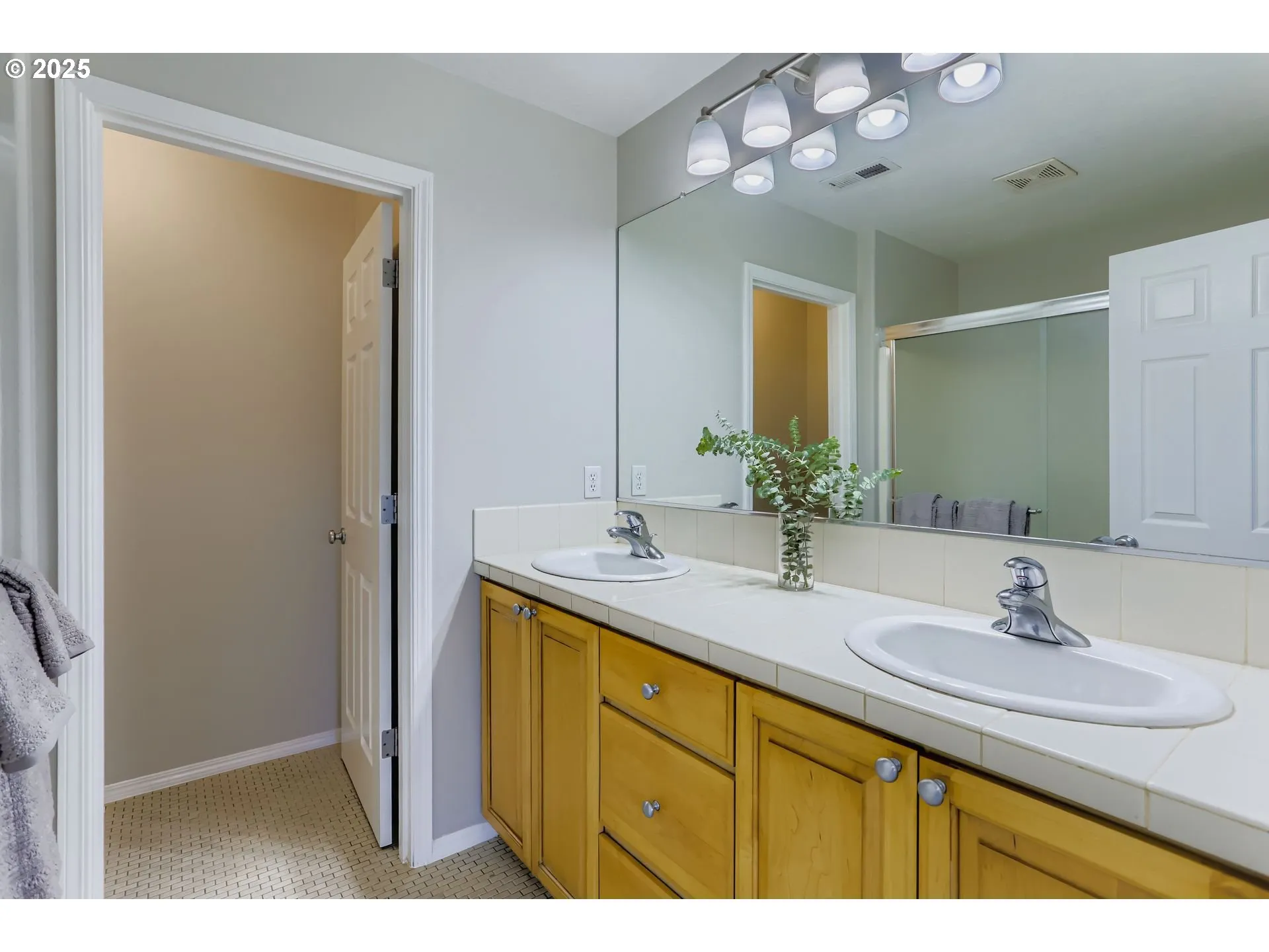 Bathroom, Attached-Double Sinks