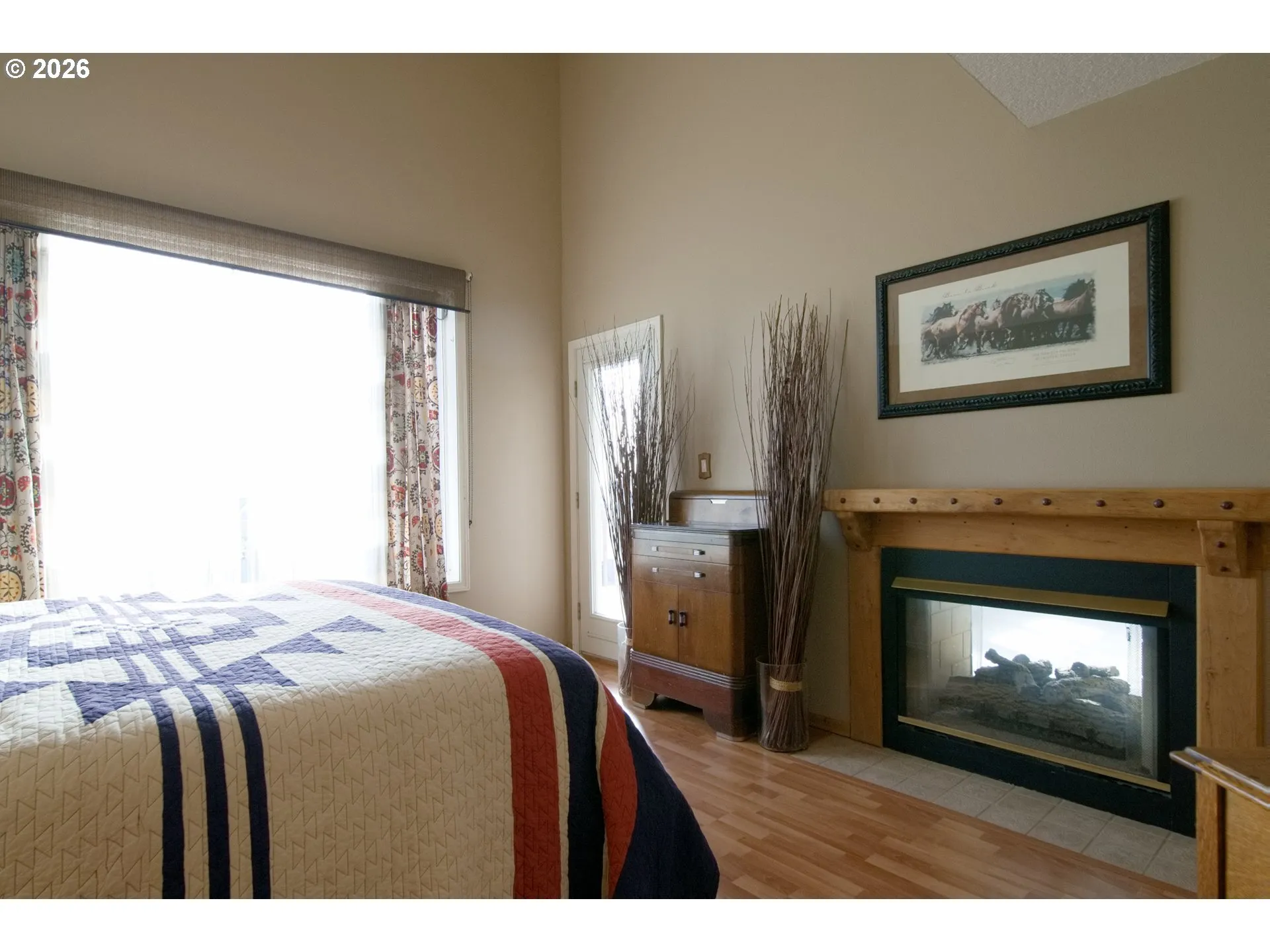 Bedroom, Primary-Vaulted Ceilings