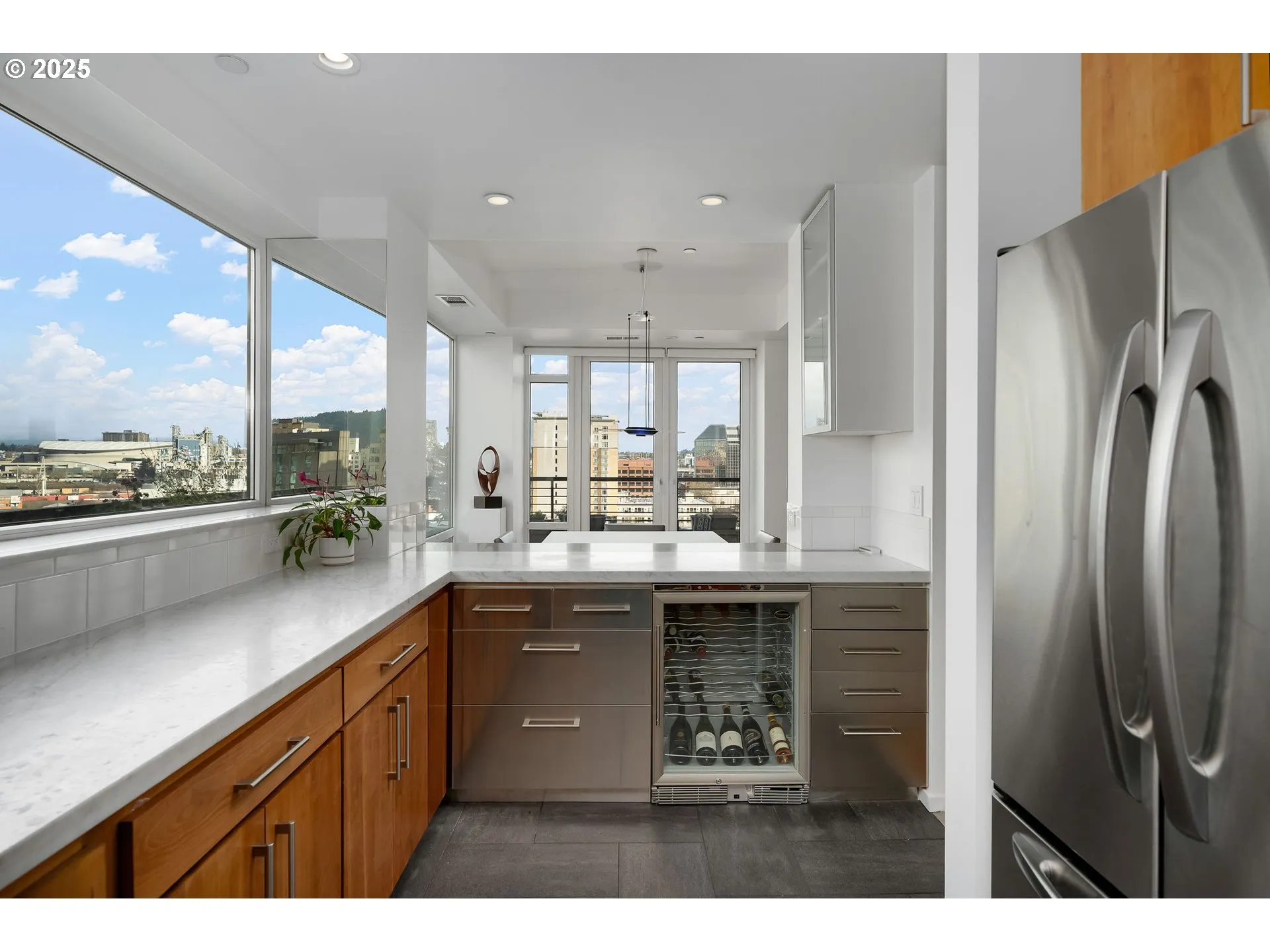 Kitchen-Breakfast Bar