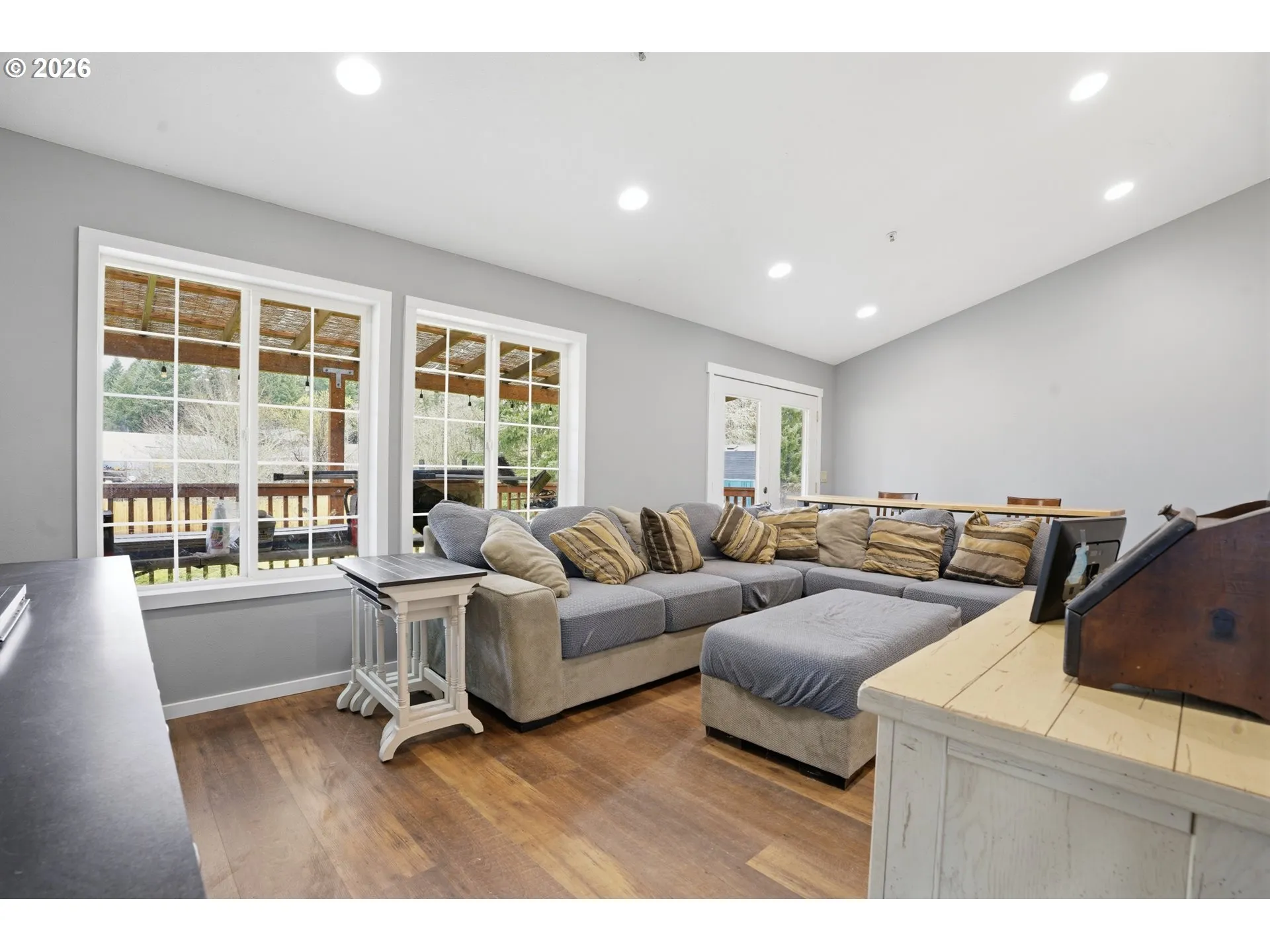 Living Room-Vaulted Ceilings
