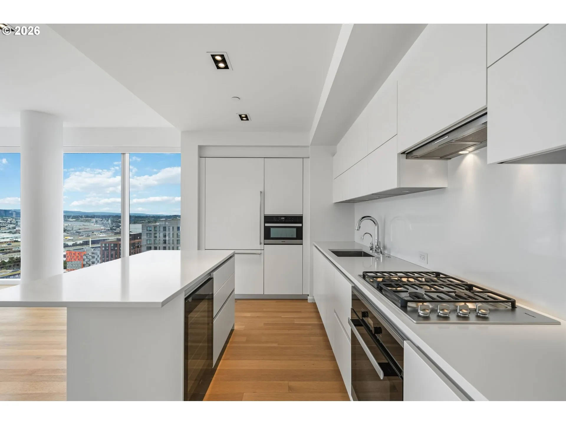 Kitchen-Breakfast Bar