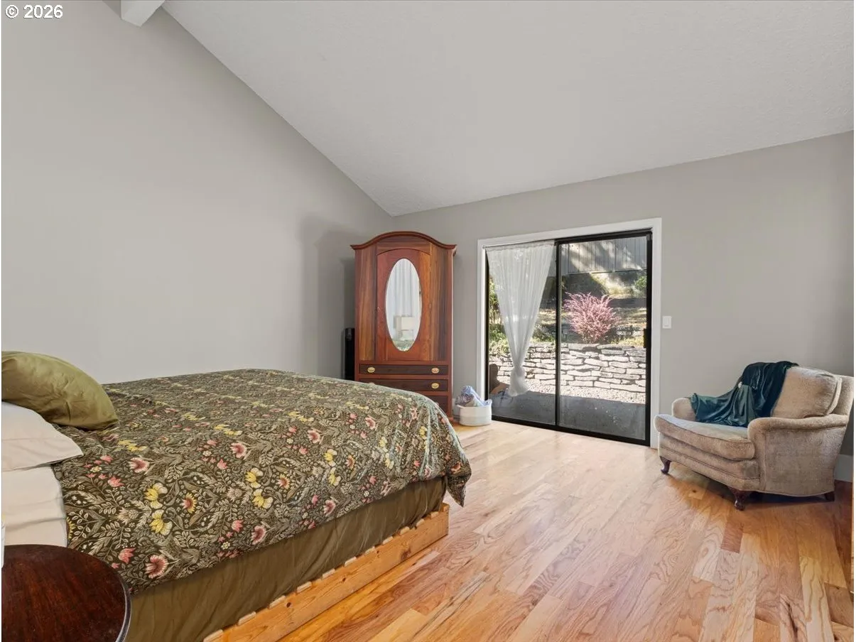 Bedroom, Primary-Vaulted Ceilings