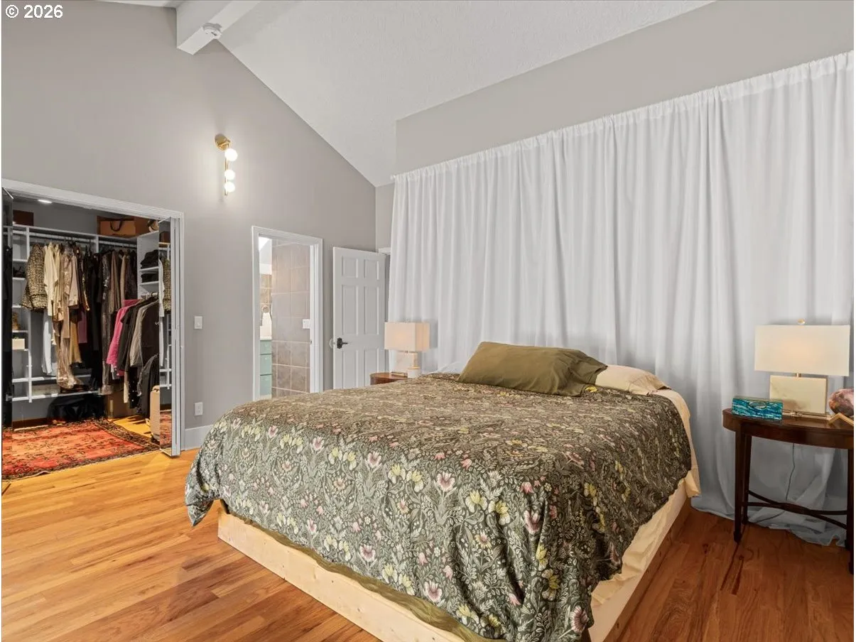 Bedroom, Primary