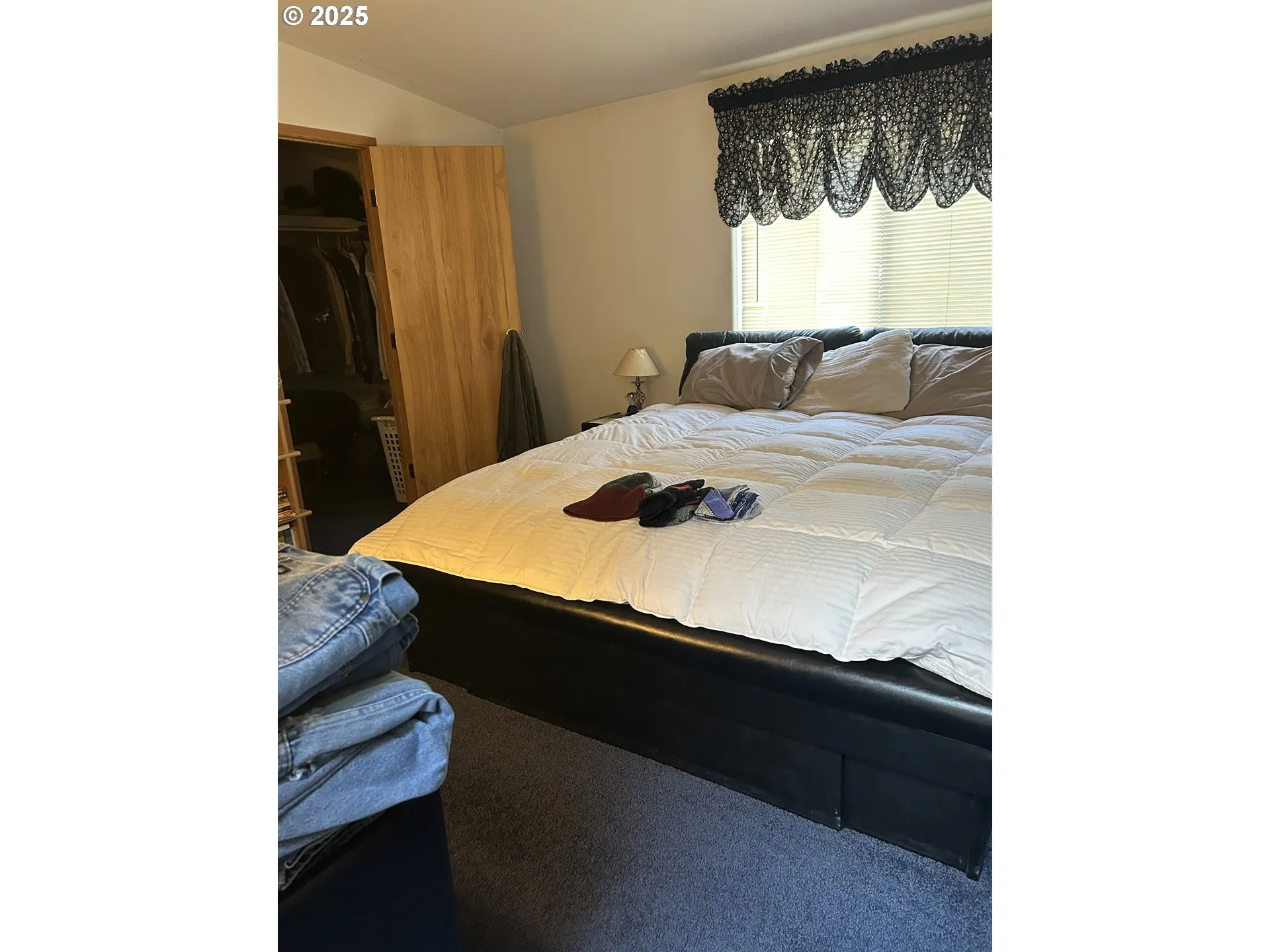 Bedroom, Primary