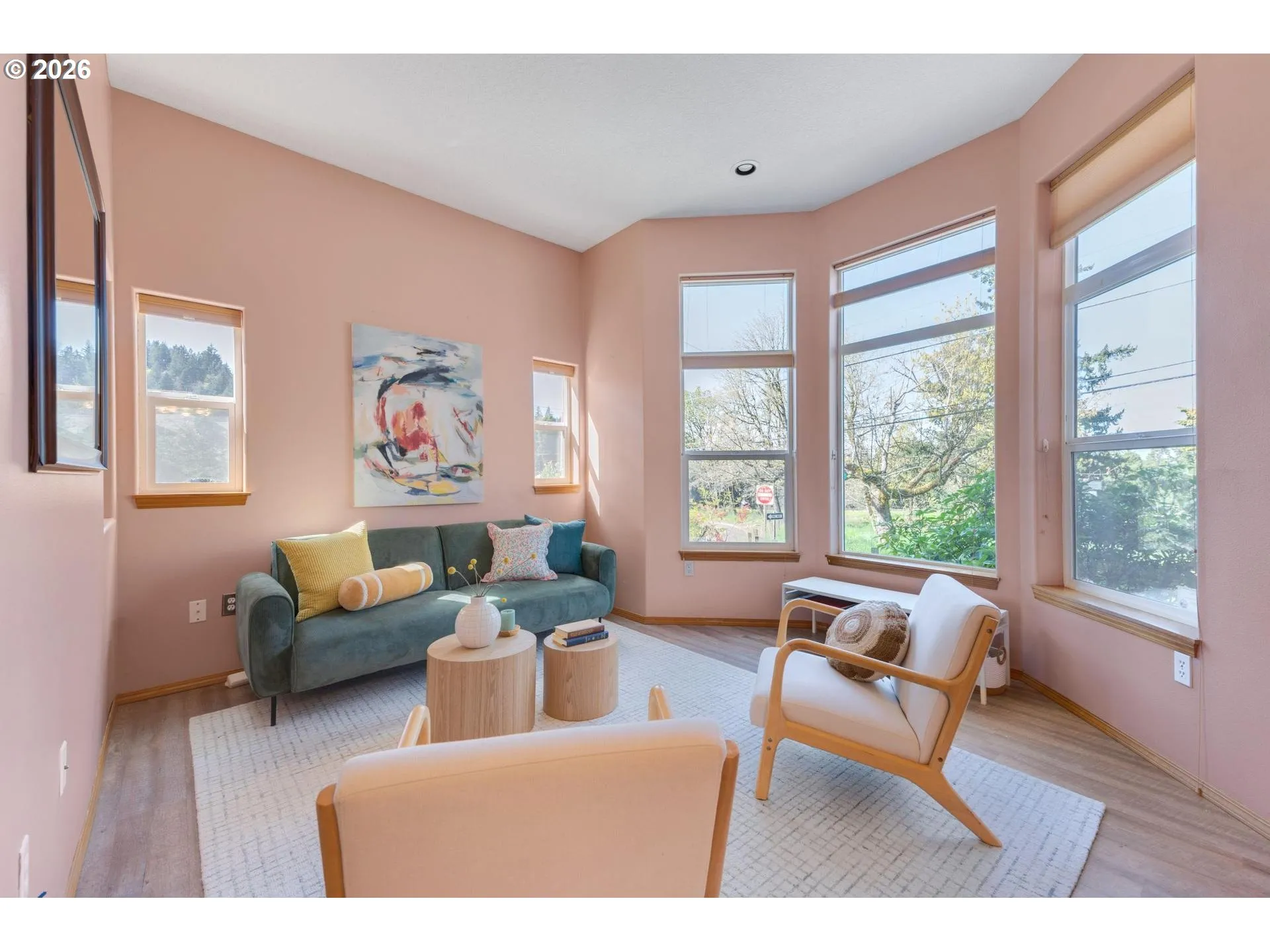 Living Room-Vaulted Ceilings