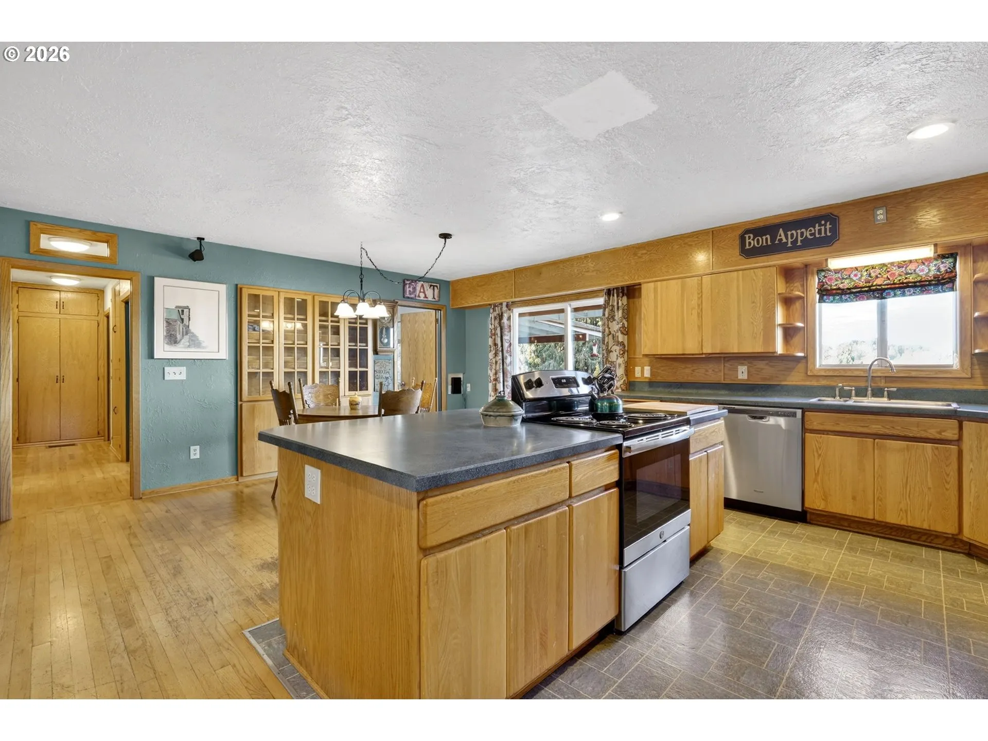 Kitchen-Cooking Island