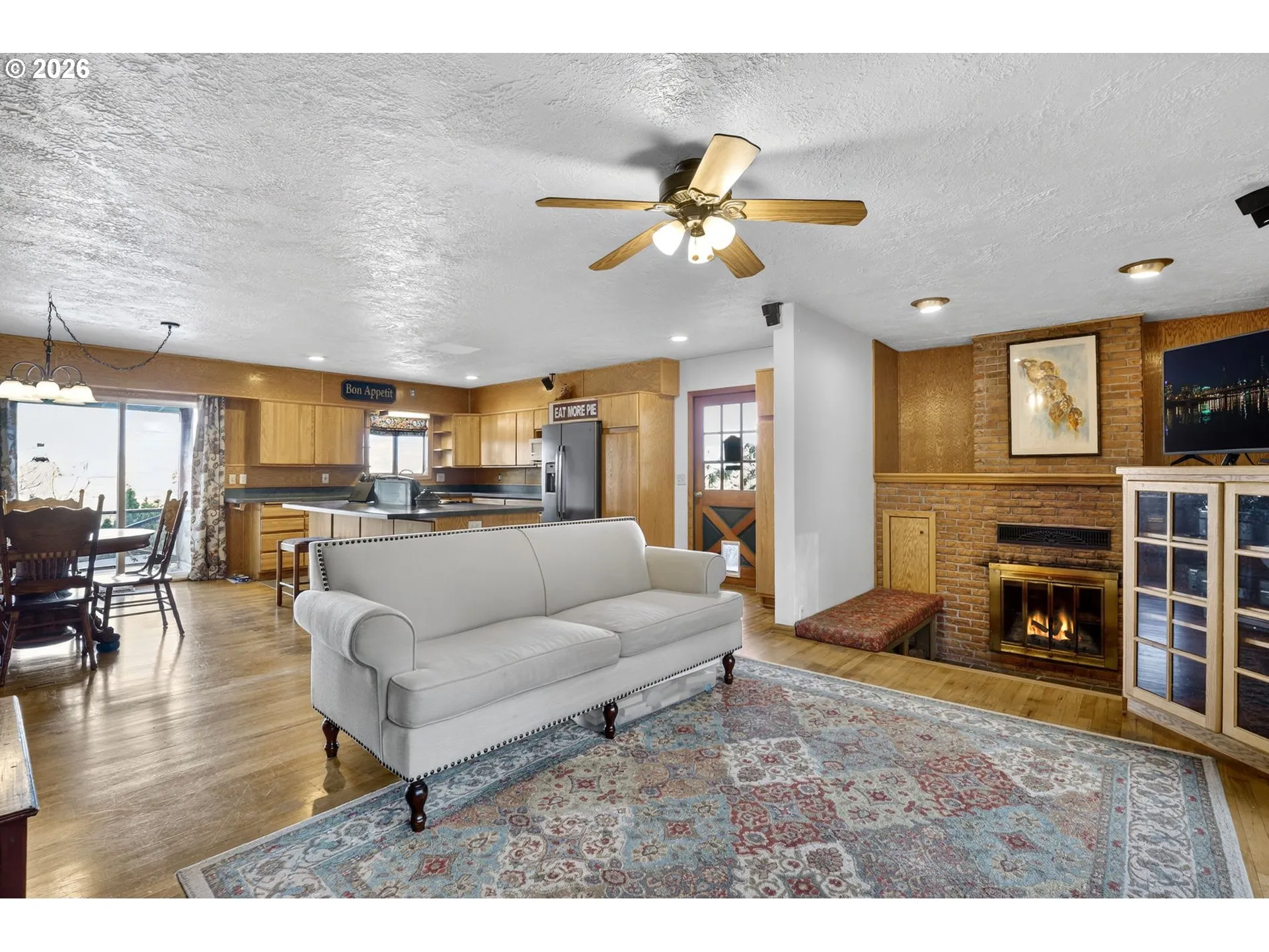 Living Room-Fireplace