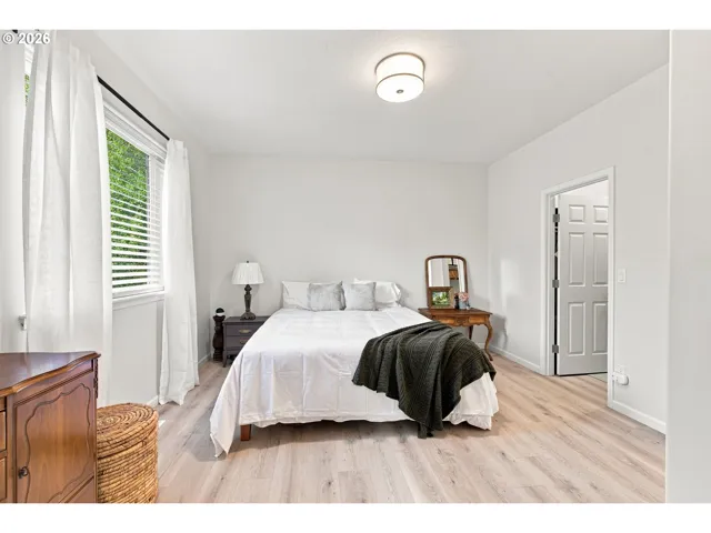Bedroom, Owner's Suite-Walk-In Closet