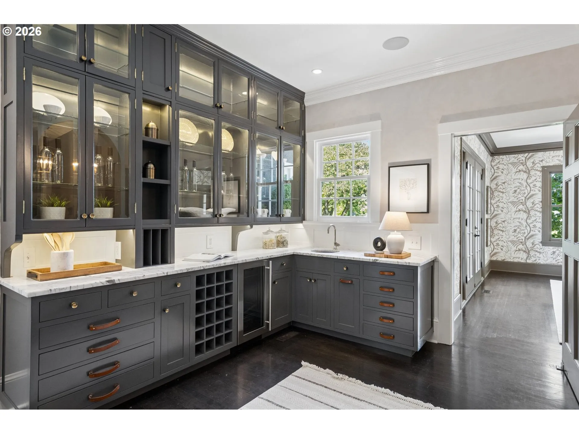 Kitchen-Breakfast Bar