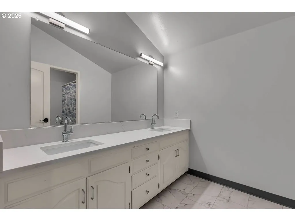 Bathroom-Upper