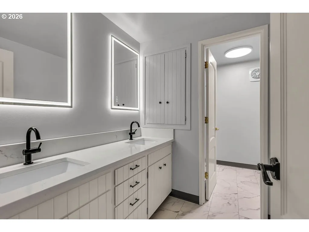 Bathroom-Upper