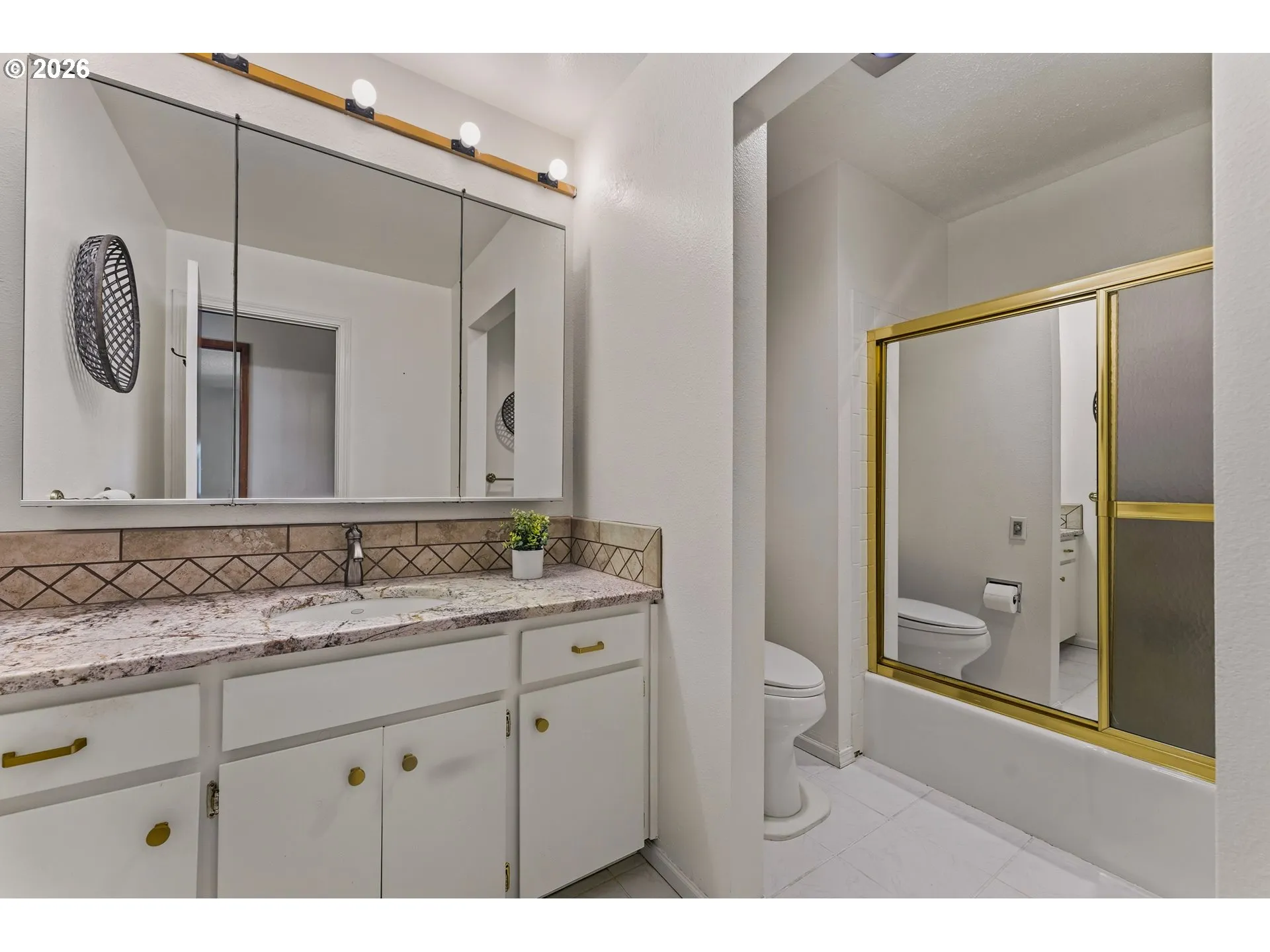 Bathroom-Upper