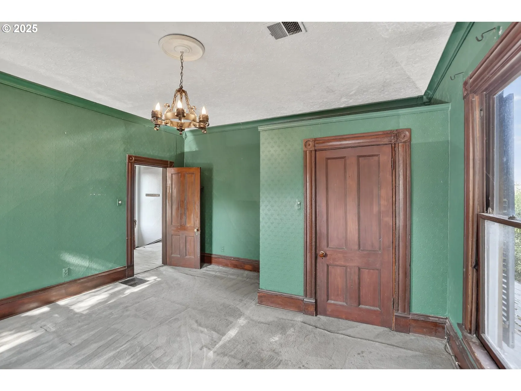 Primary Bedroom-Upper