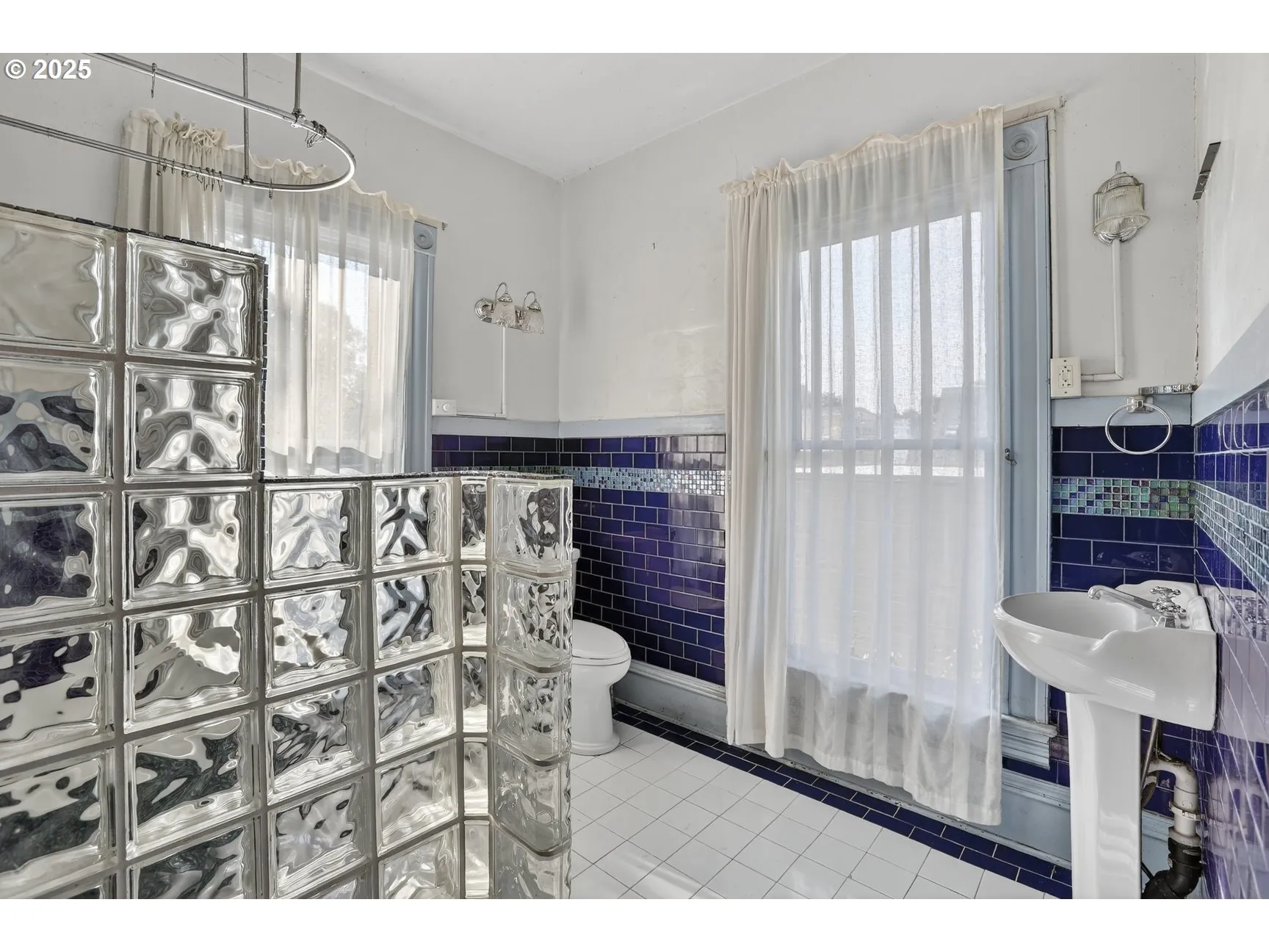 Bathroom-Upper