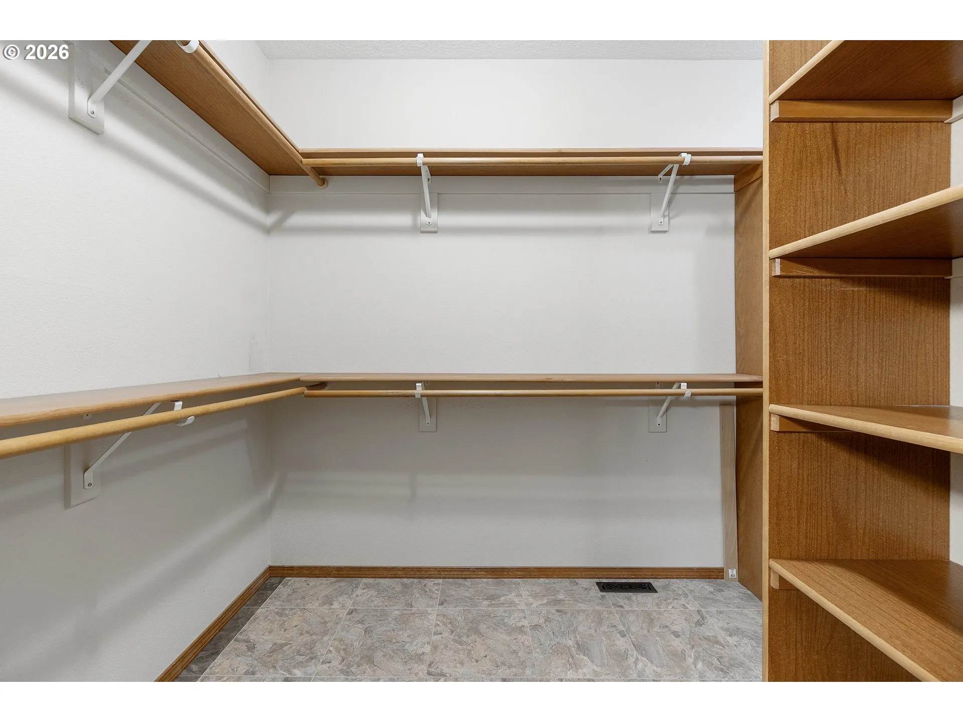 Bathroom, Attached-Walk-In Closet