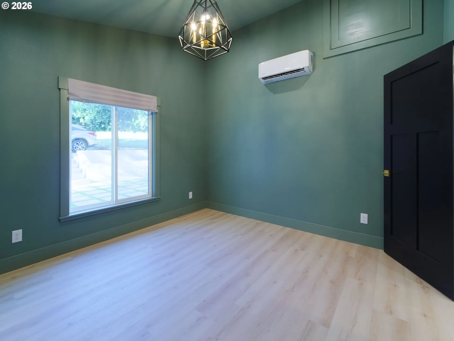 Bedroom, Primary-Vaulted Ceilings