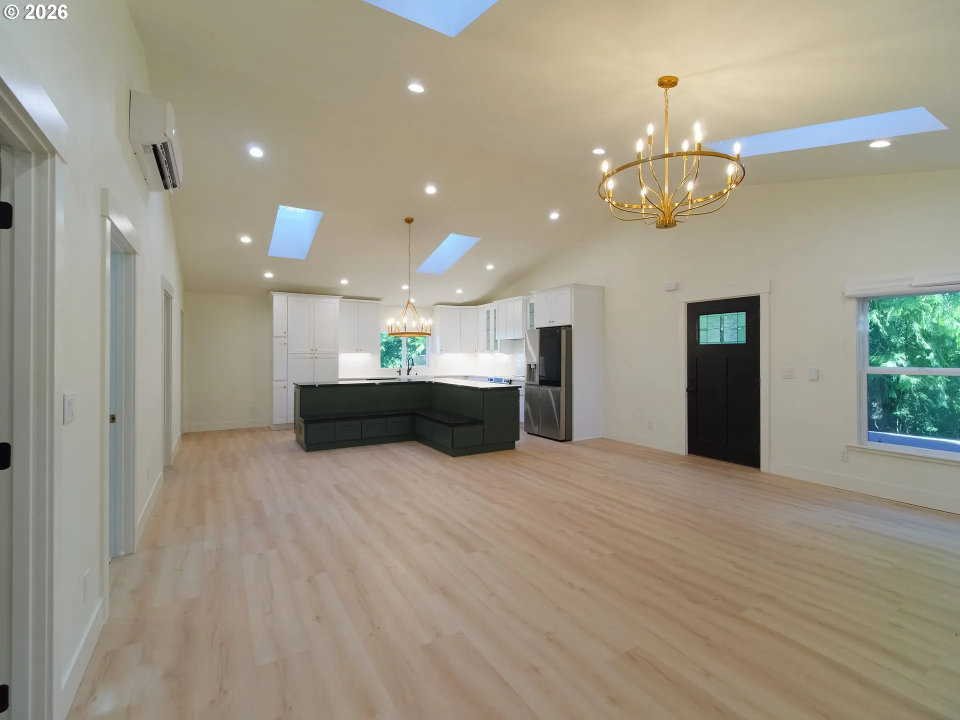 Living Room/Entrance