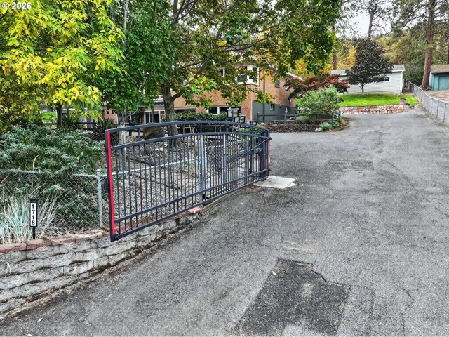 Driveway-Gated