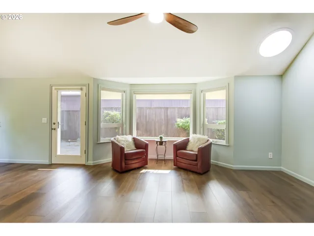 Living Room-Vaulted Ceilings