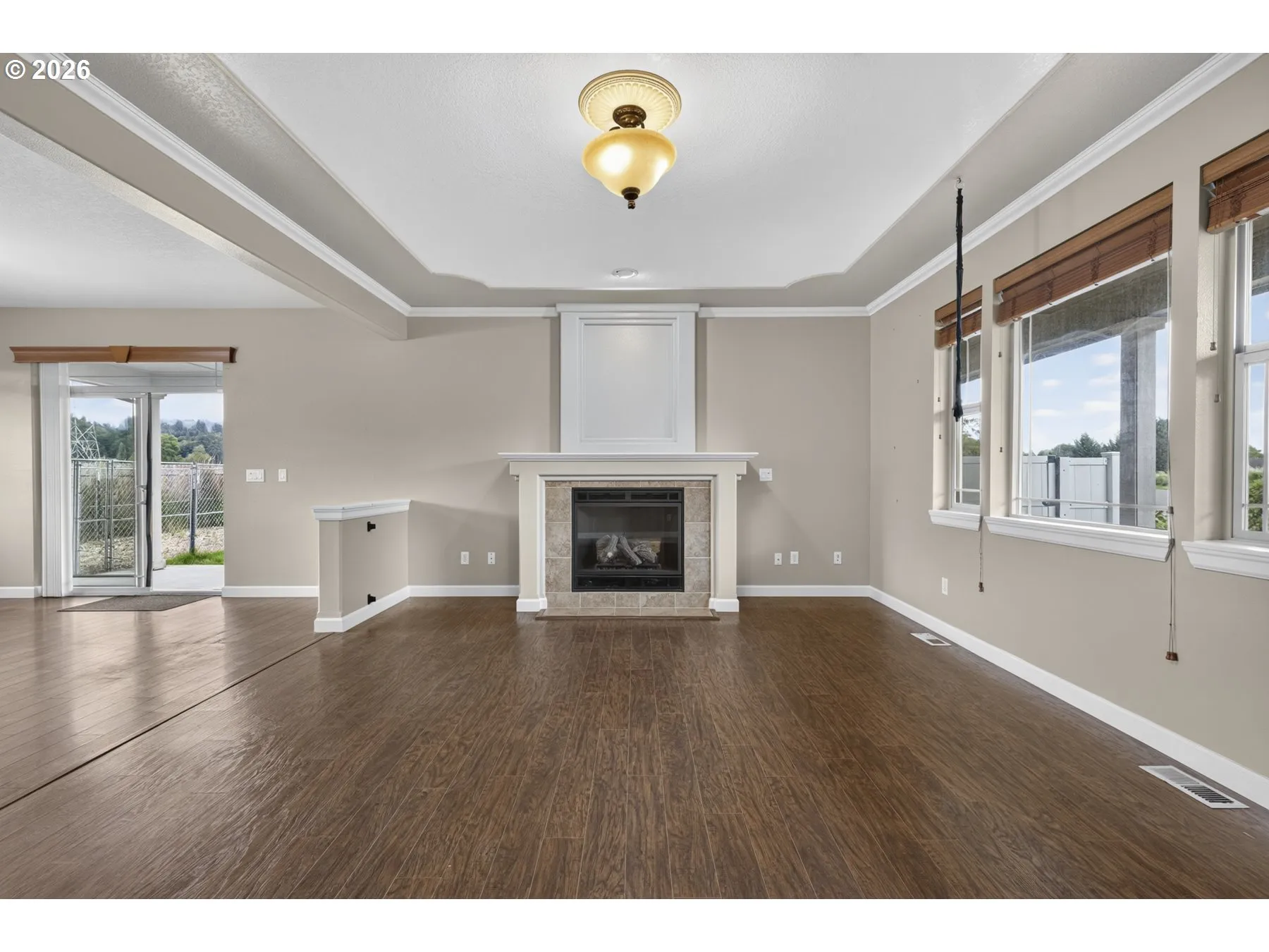 Living Room/Entrance