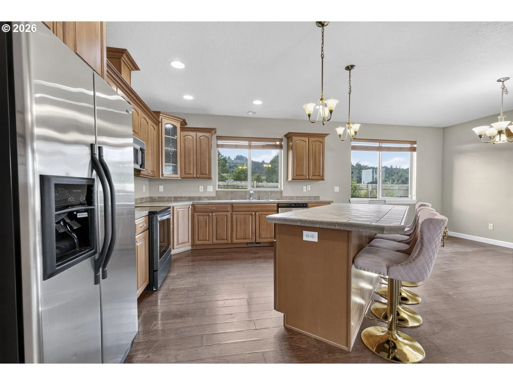 Kitchen-Breakfast Bar