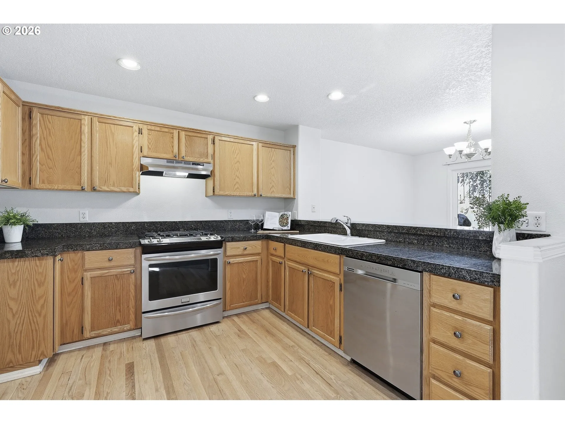 Kitchen-Breakfast Bar