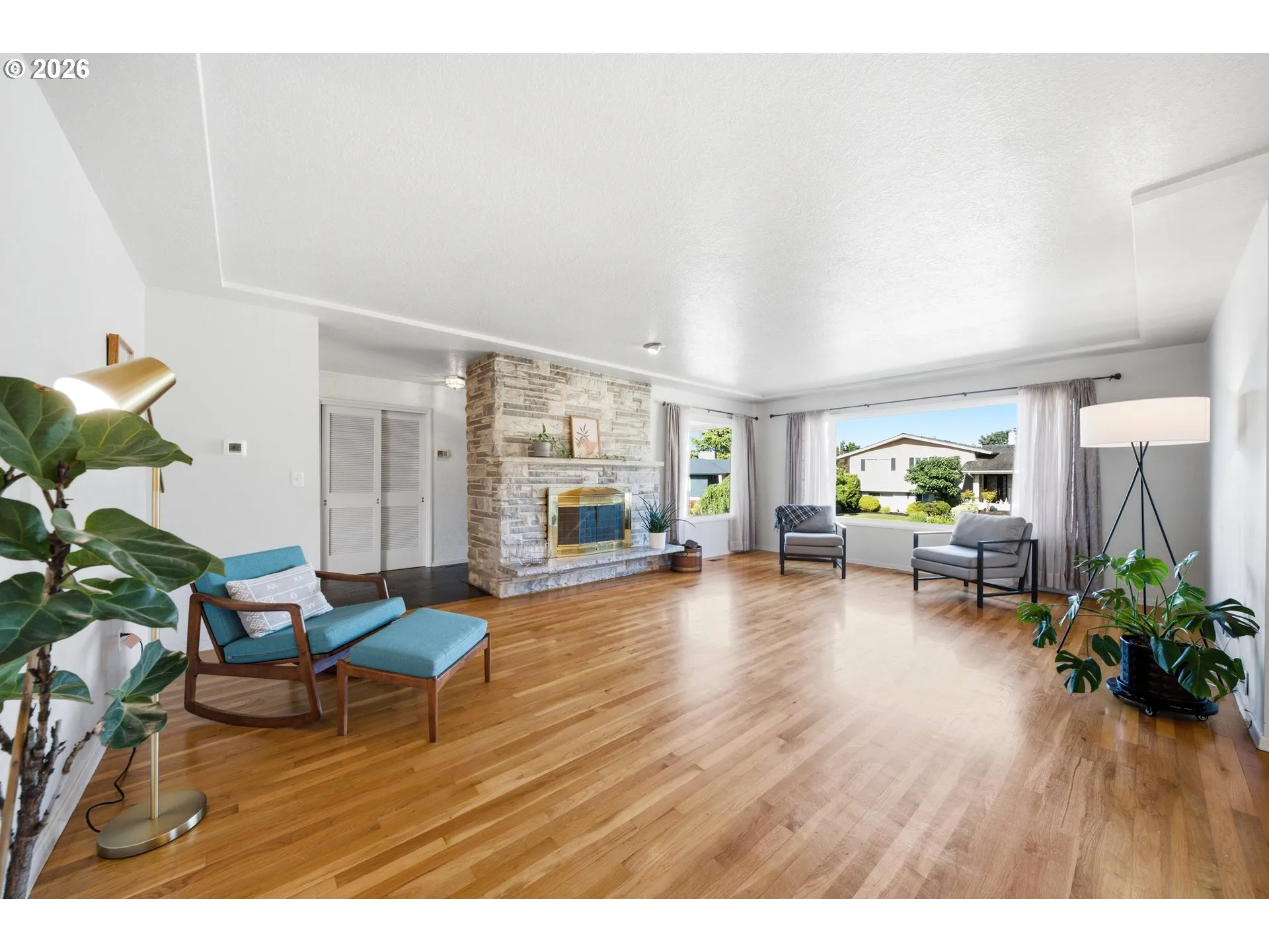 Living Room-Fireplace