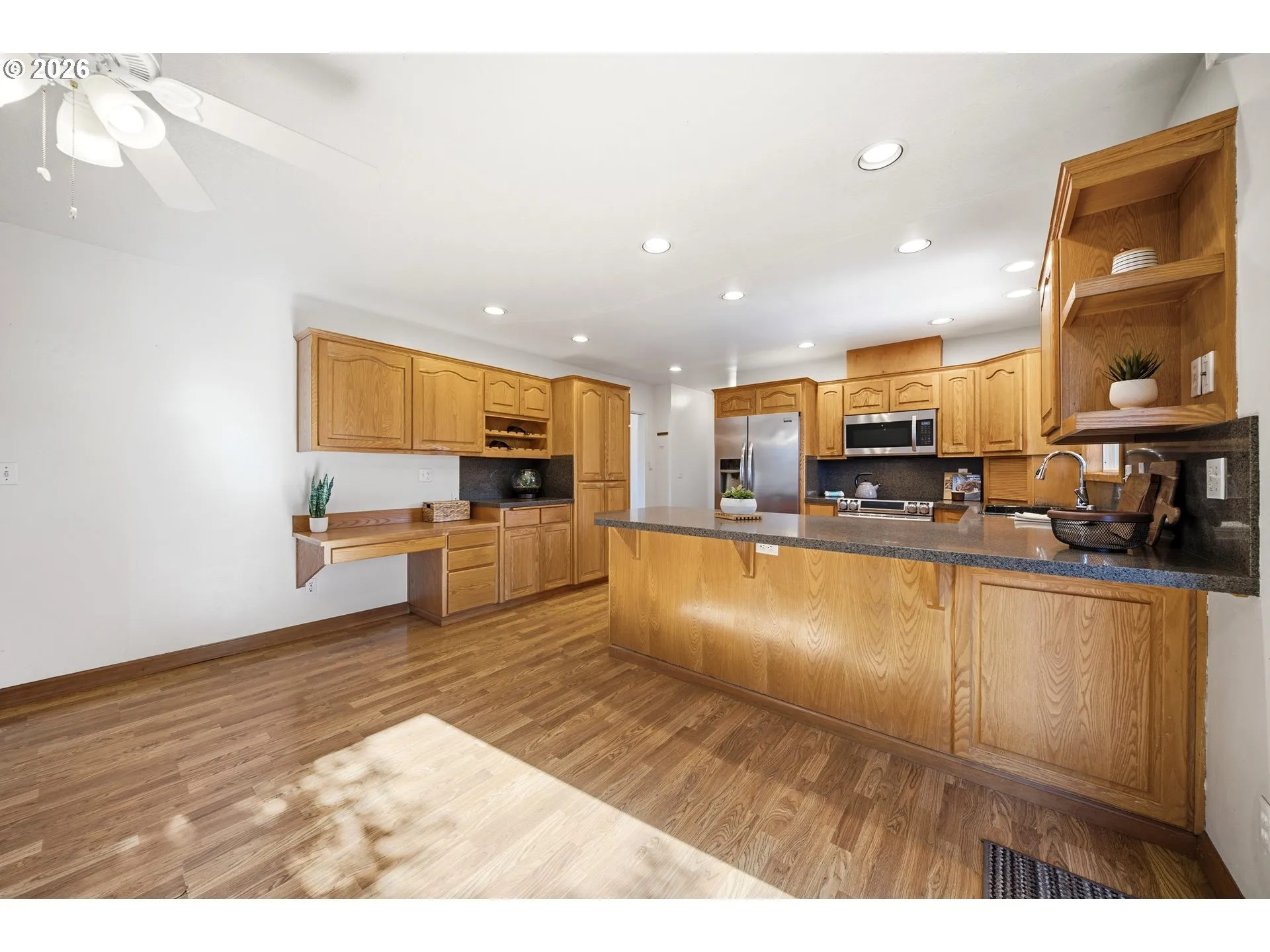 Kitchen-Breakfast Bar