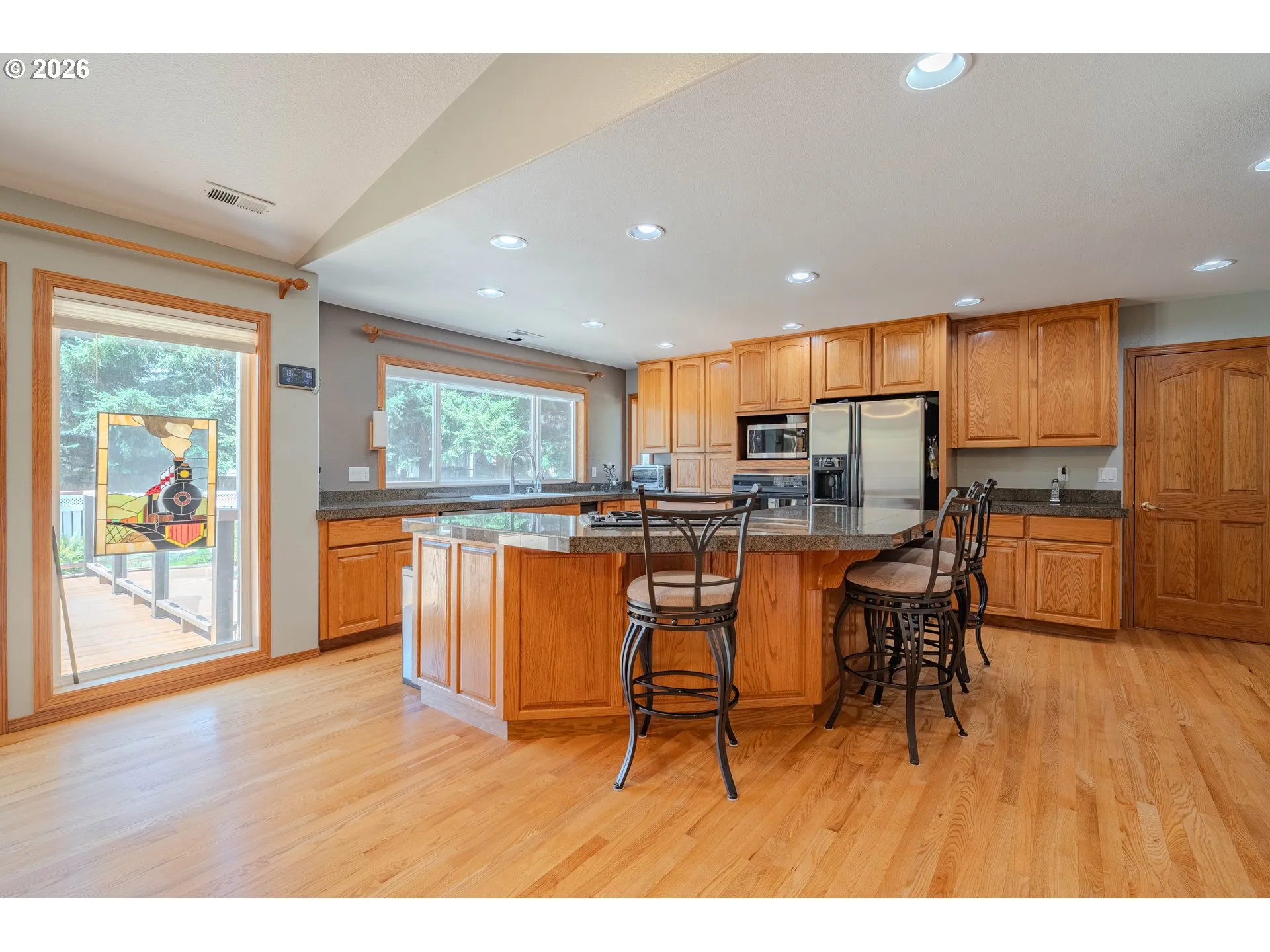 Kitchen-Breakfast Bar