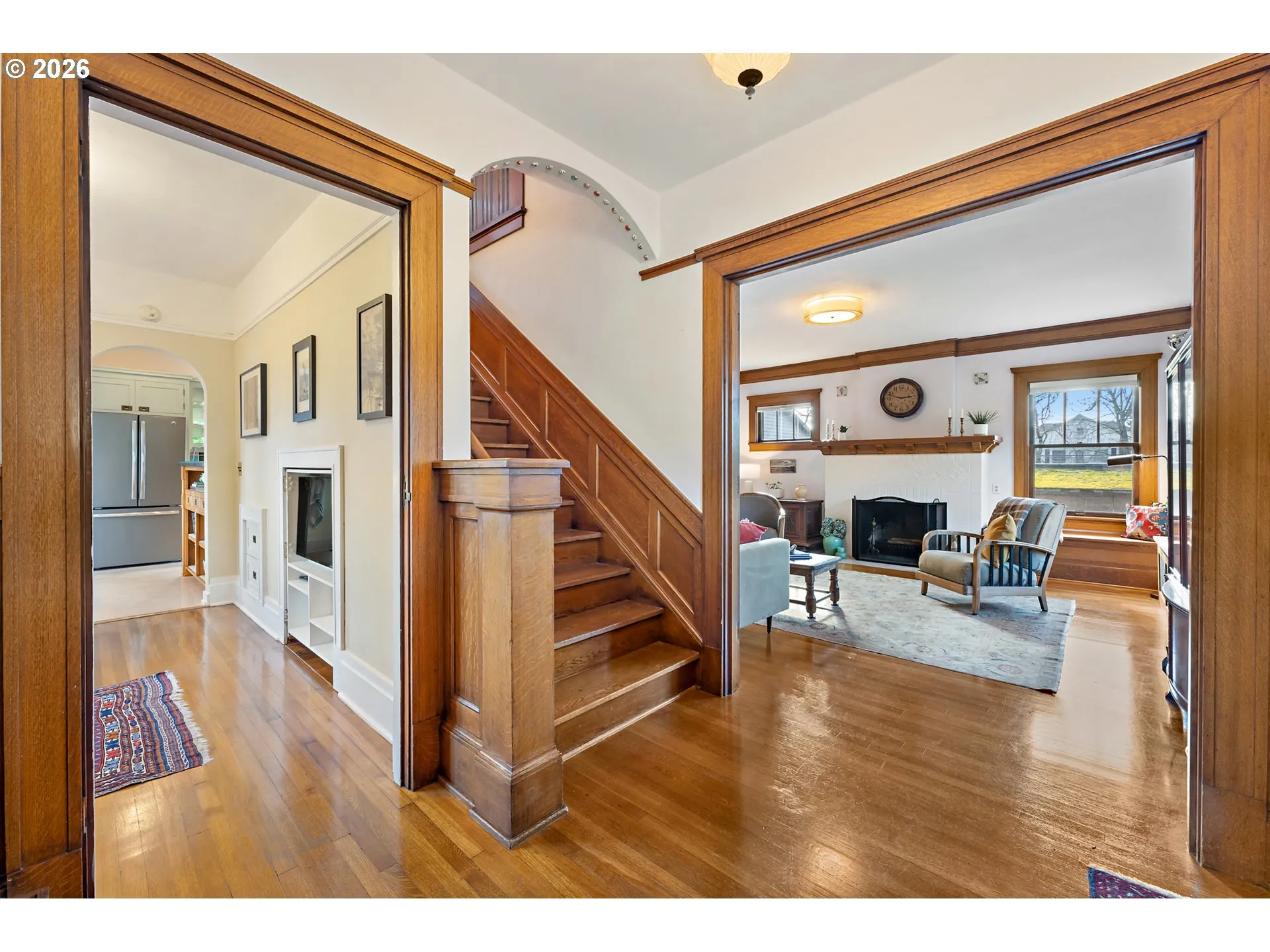 Living Room/Entrance