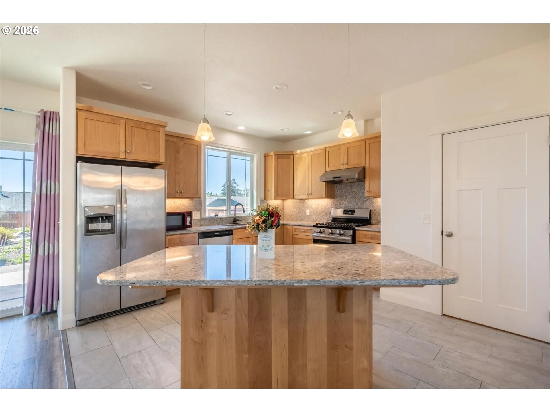 Kitchen-Breakfast Bar