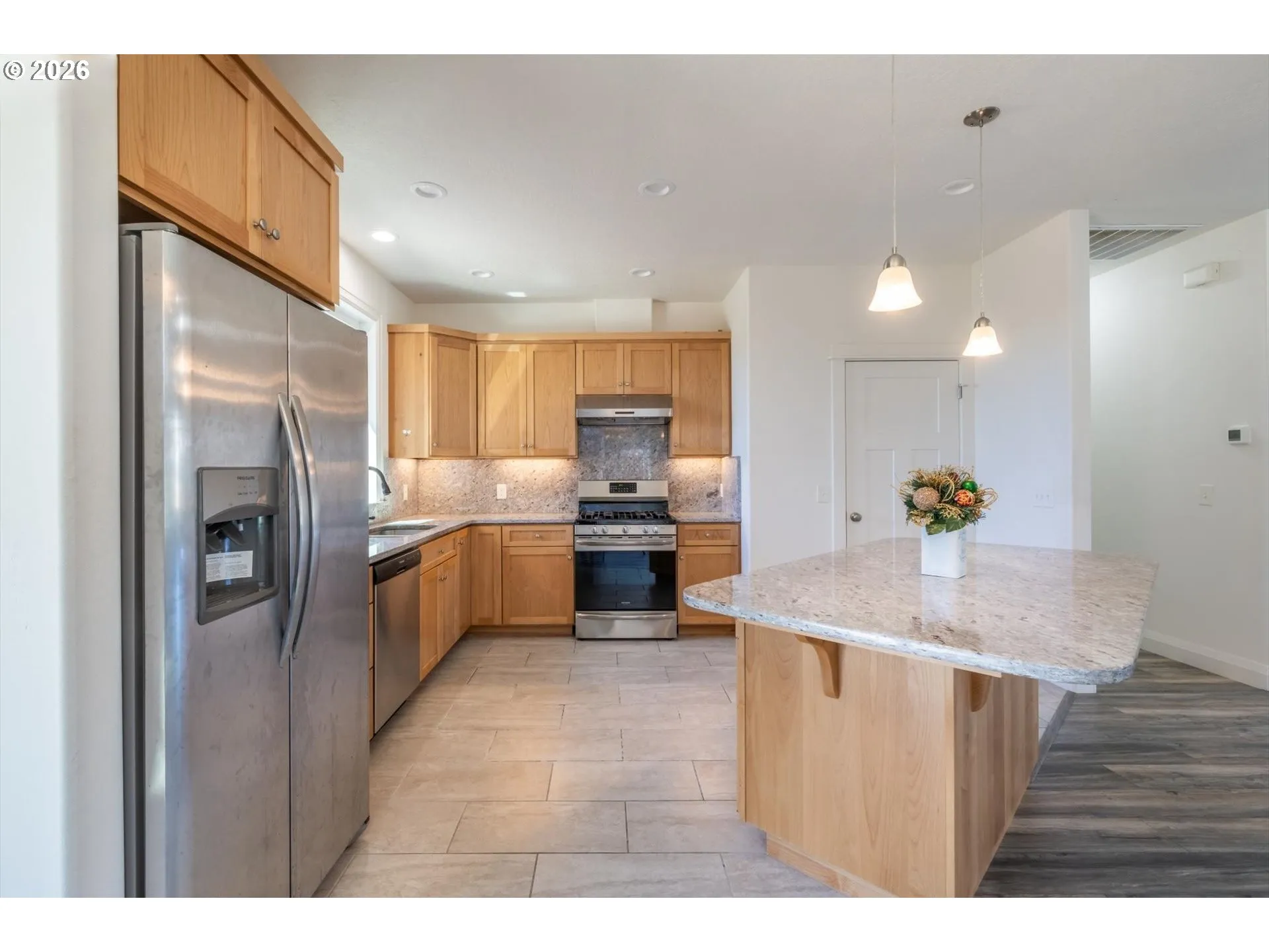 Kitchen-Breakfast Bar