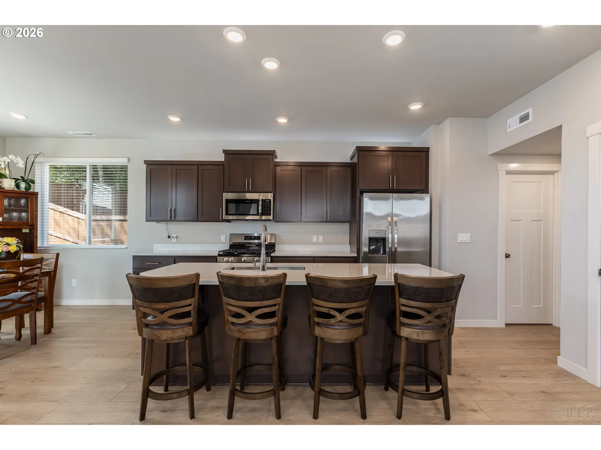 Kitchen-Breakfast Bar