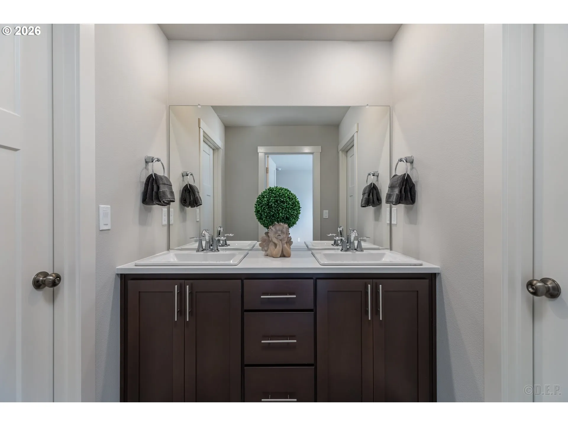 Bathroom, Continental-Upper