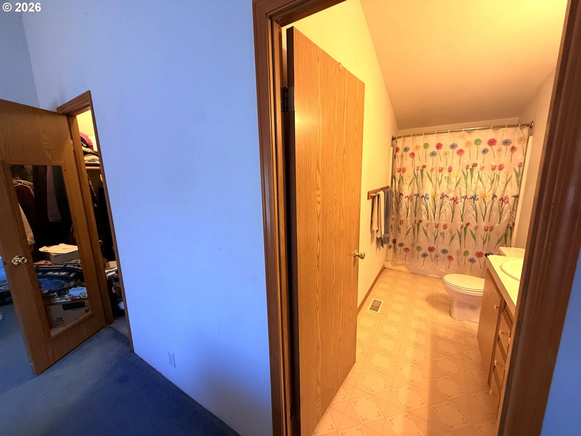 Bathroom, Attached-Walk-In Closet