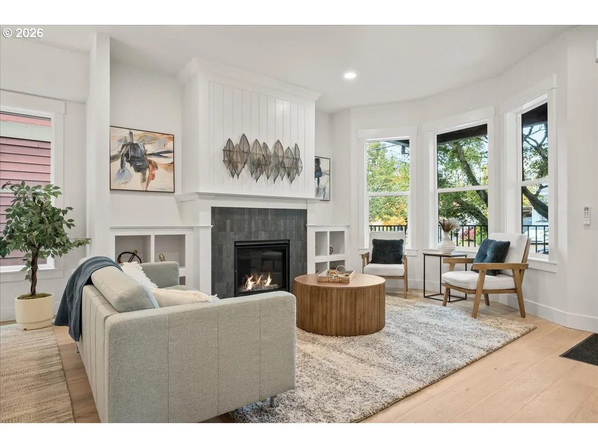 Living Room-Built-In Shelving