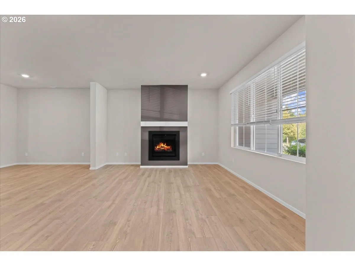 Living Room-Fireplace