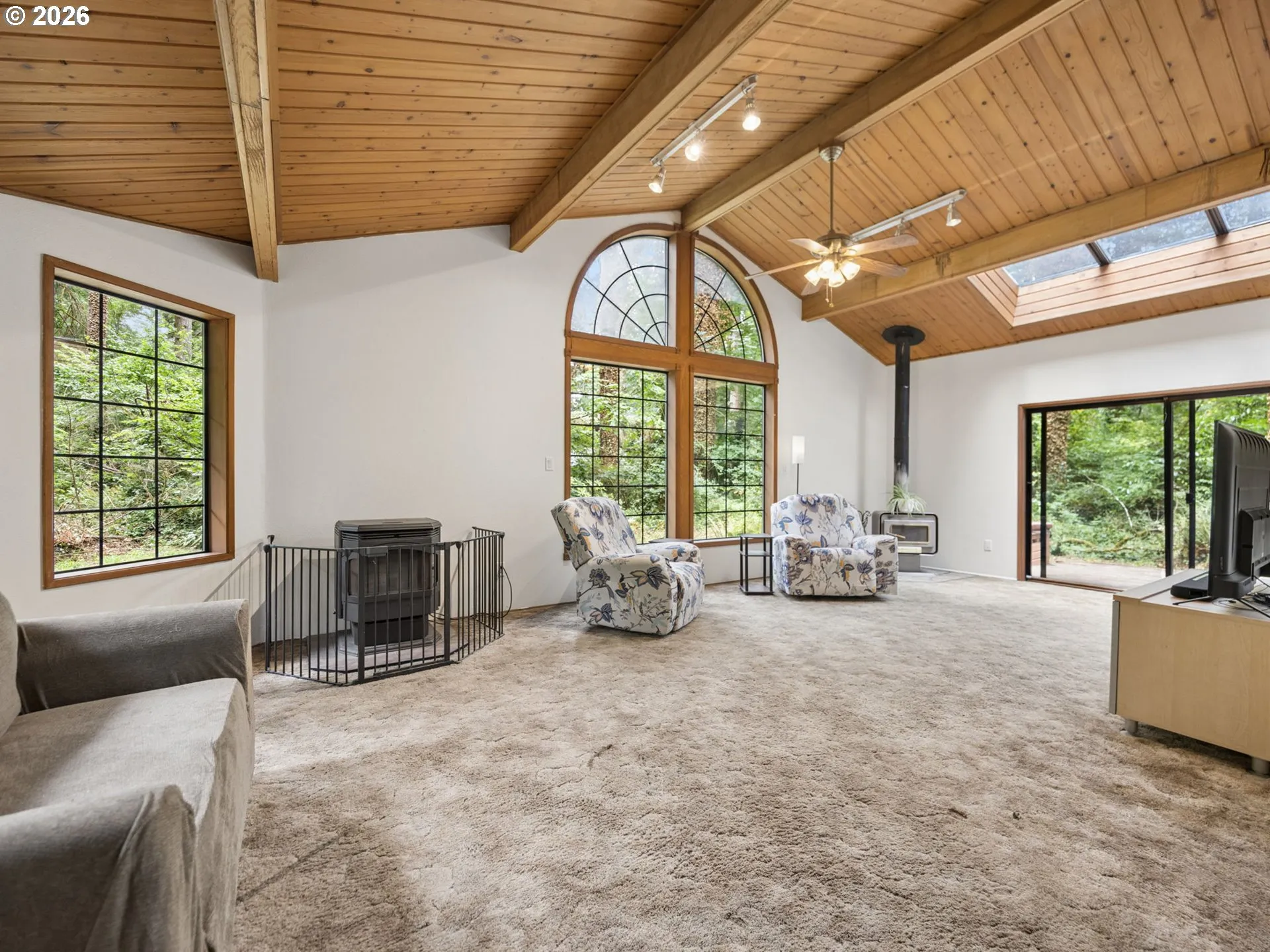 Living Room/Entrance