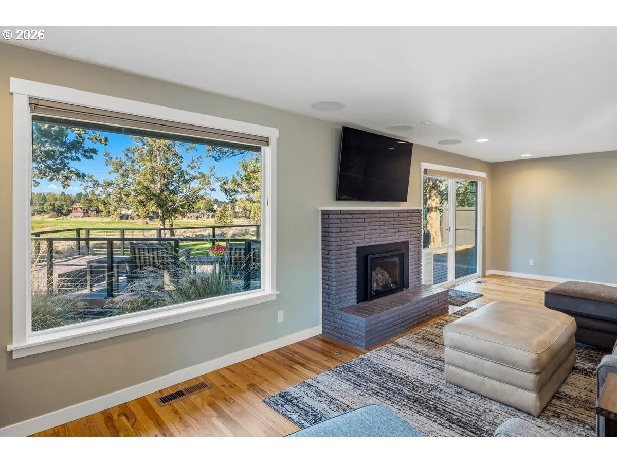 Living Room-Fireplace