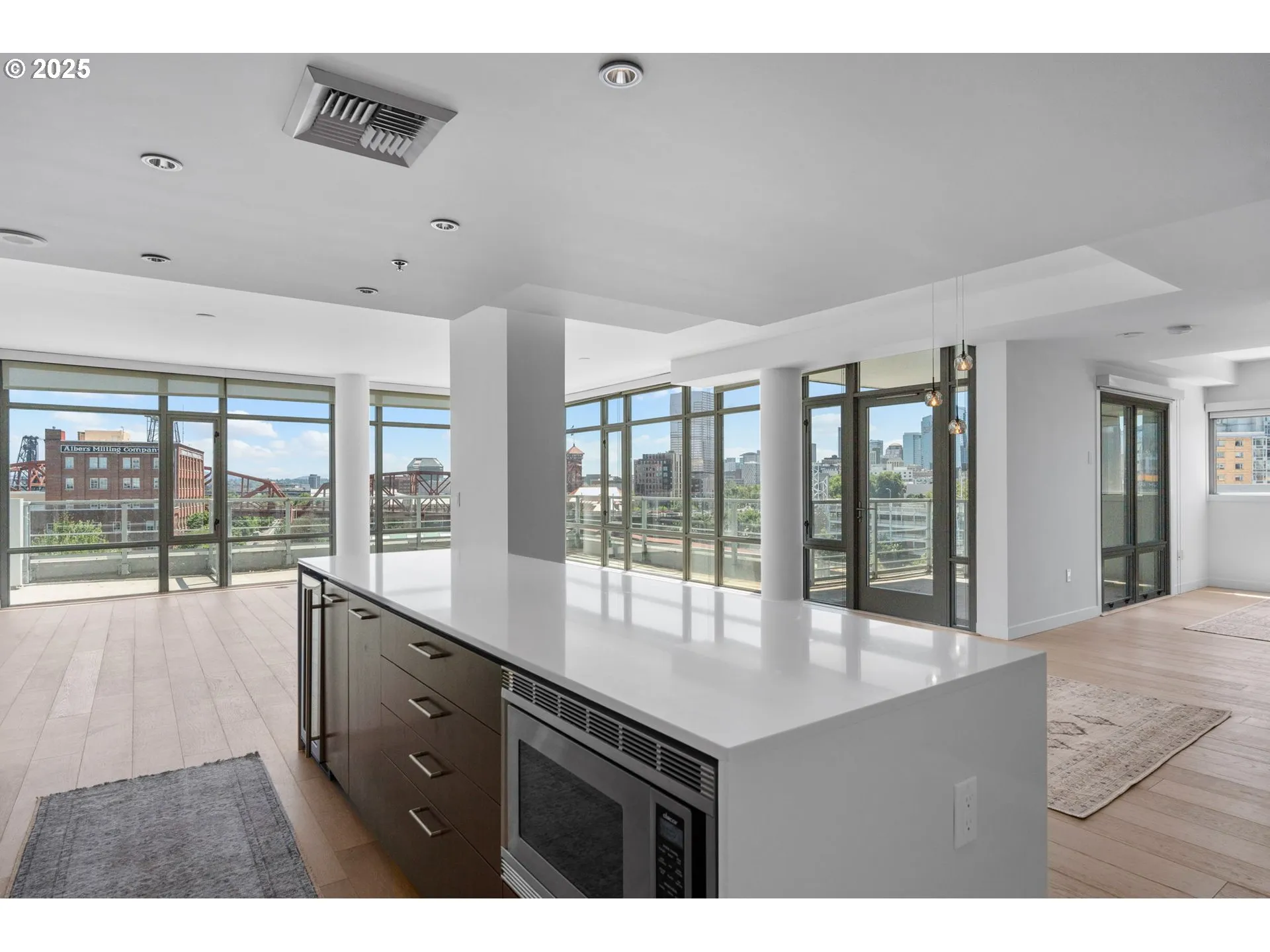 Kitchen/Dining Room-Island