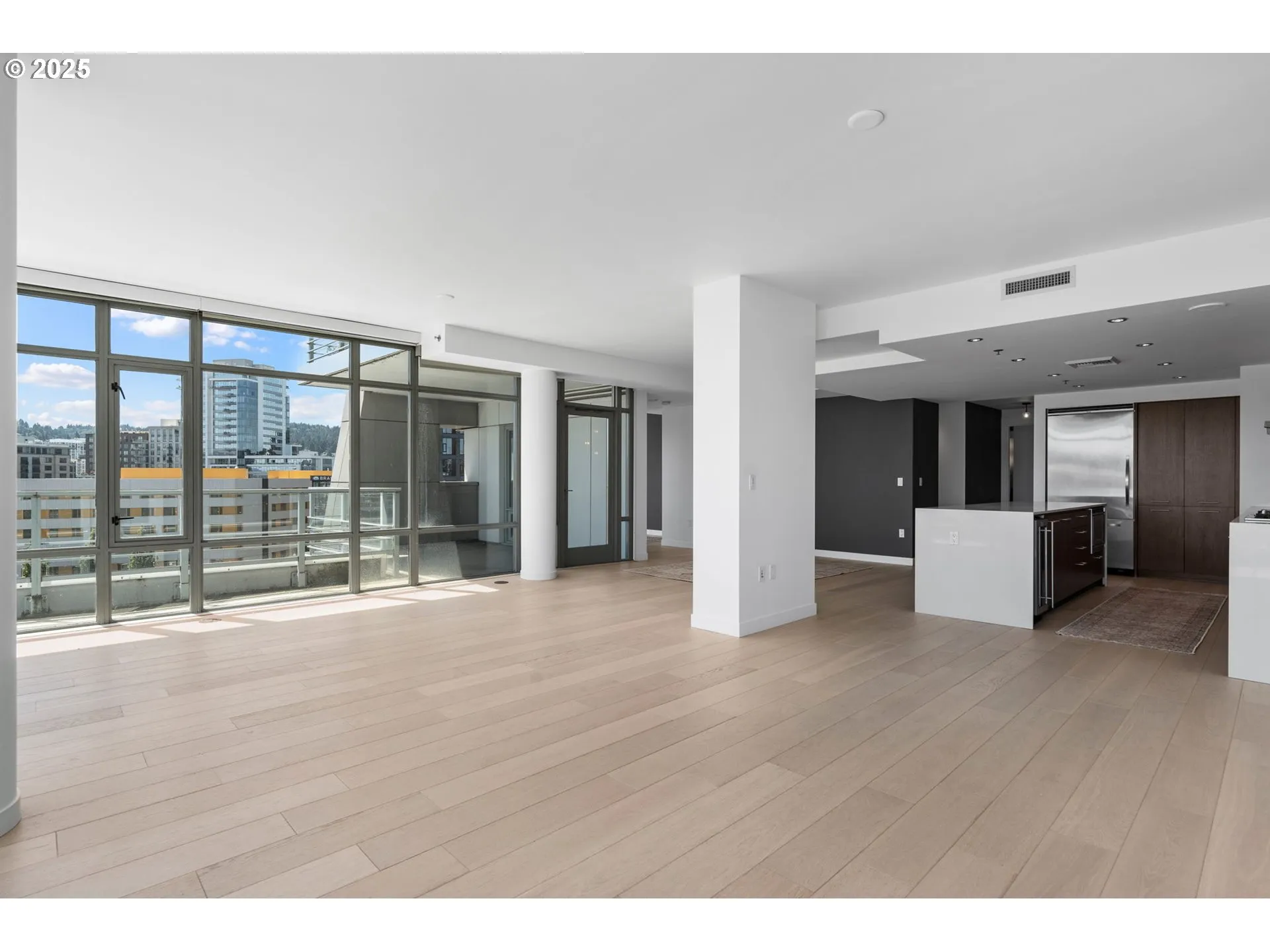 Kitchen/Living Room-Island