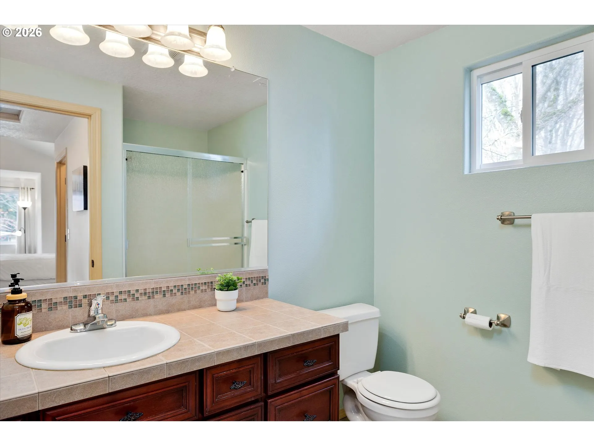 Bathroom, Attached-Upper