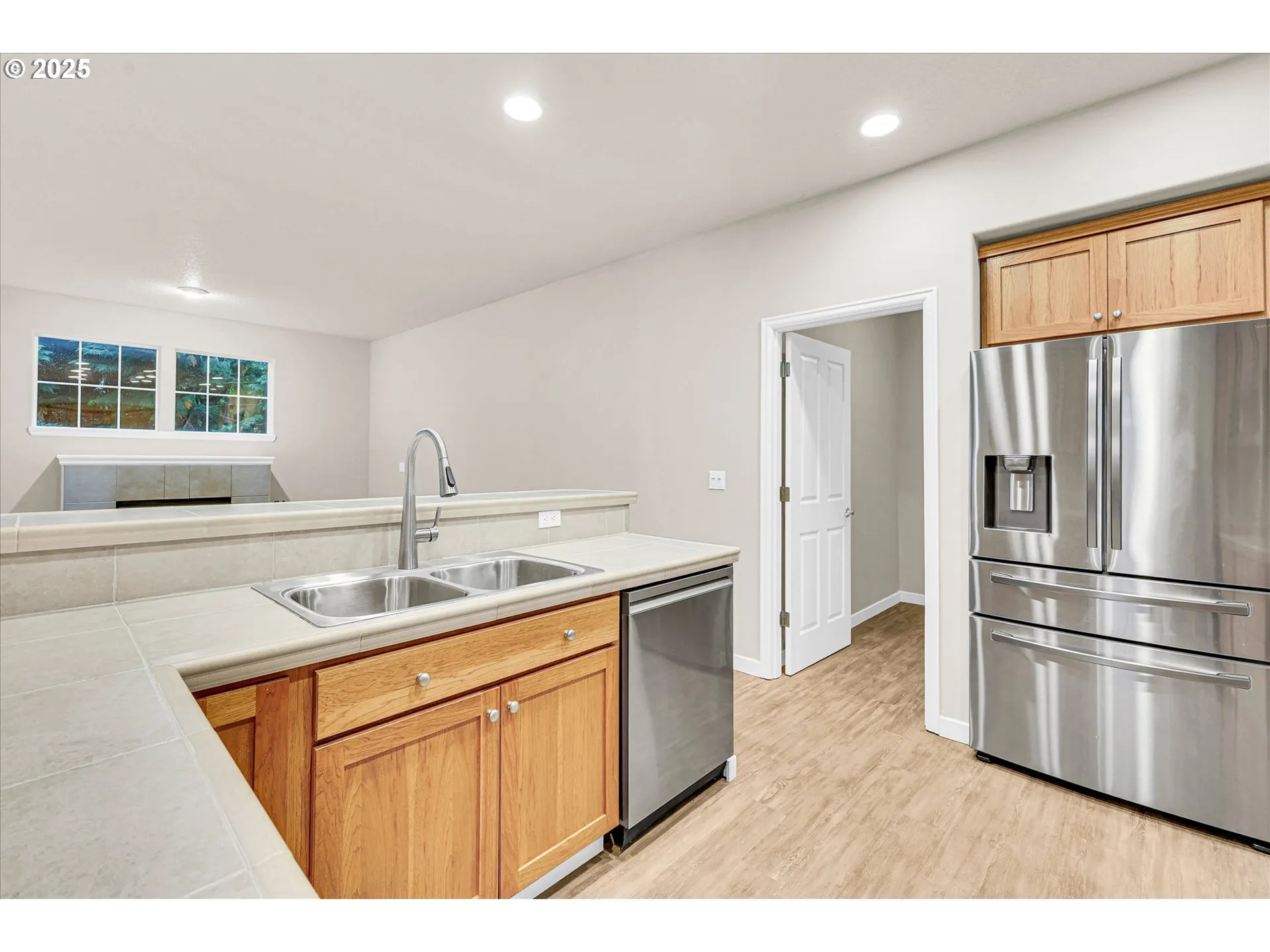 Kitchen-Breakfast Bar