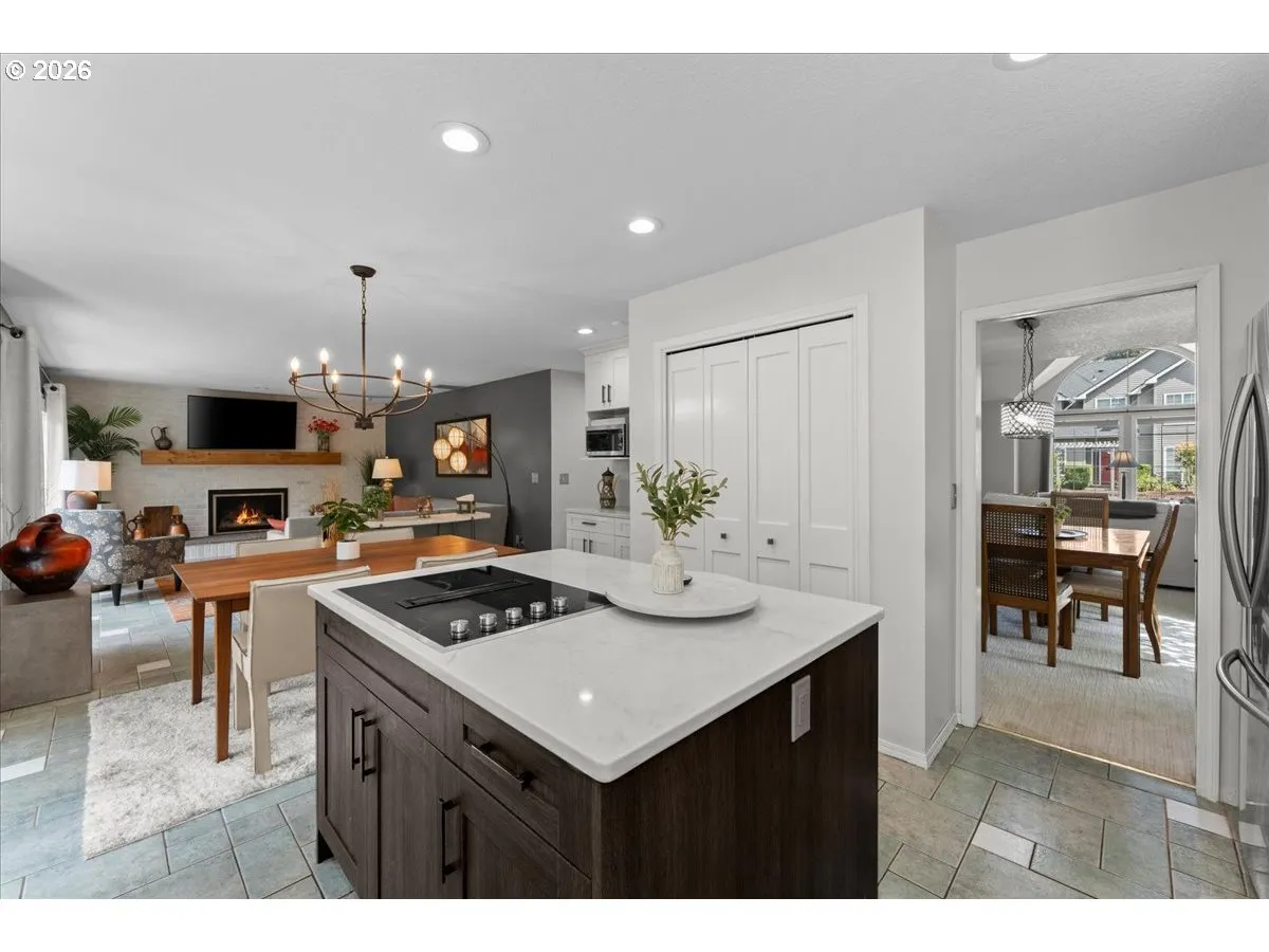 Kitchen/Nook-Island