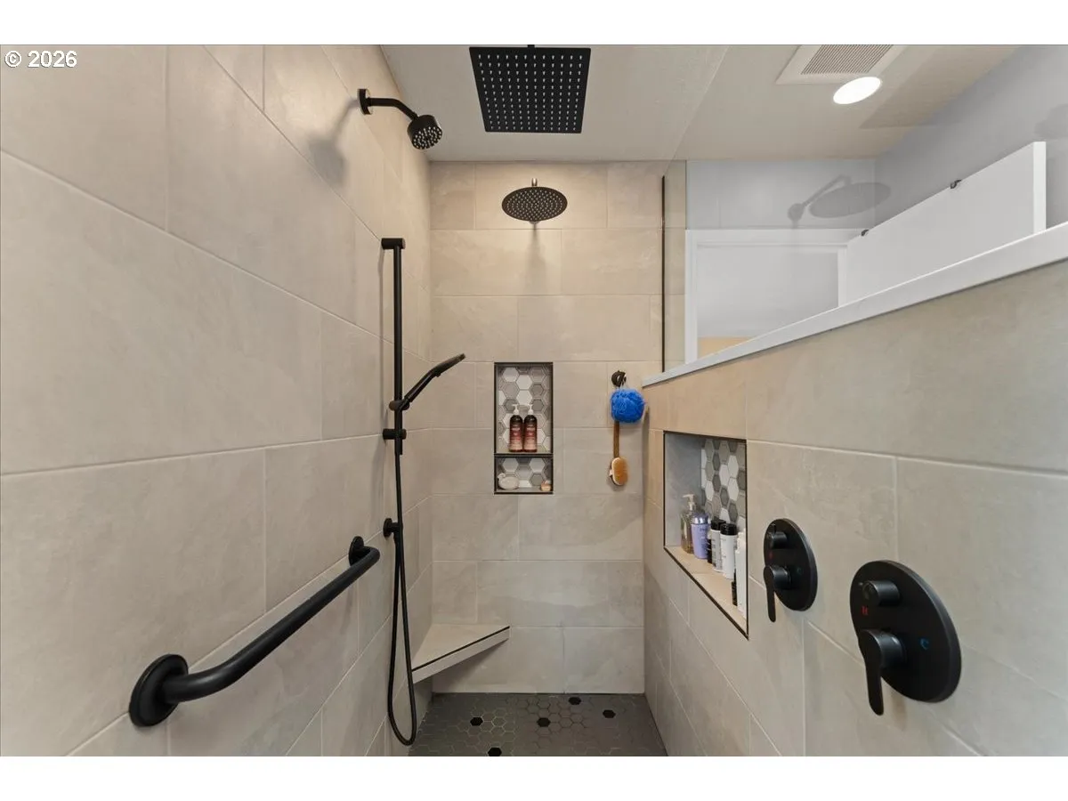 Bathroom-Walk in Shower