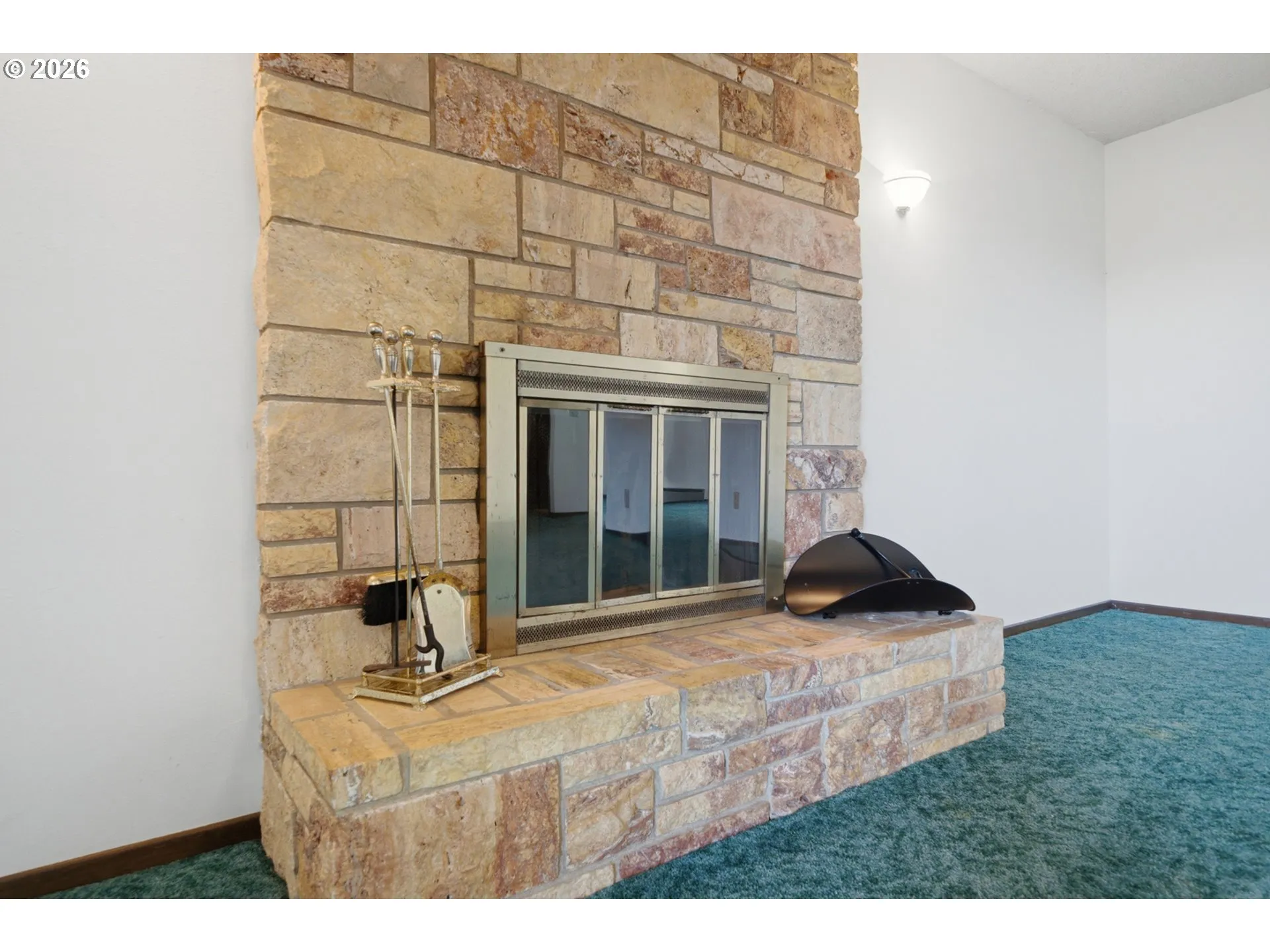 Living Room-Fireplace